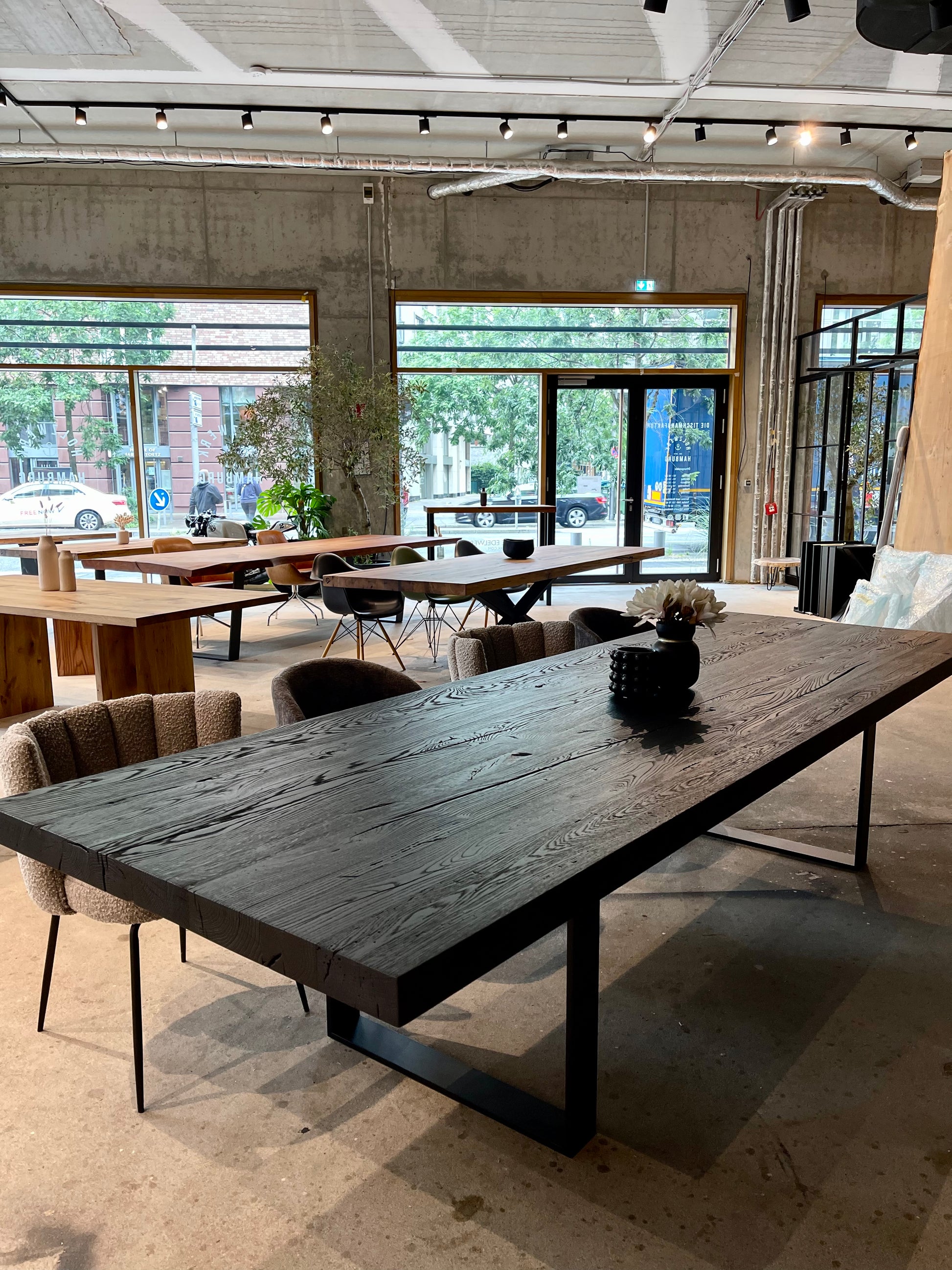 Esstisch geflammt | Holzwerk Hamburg