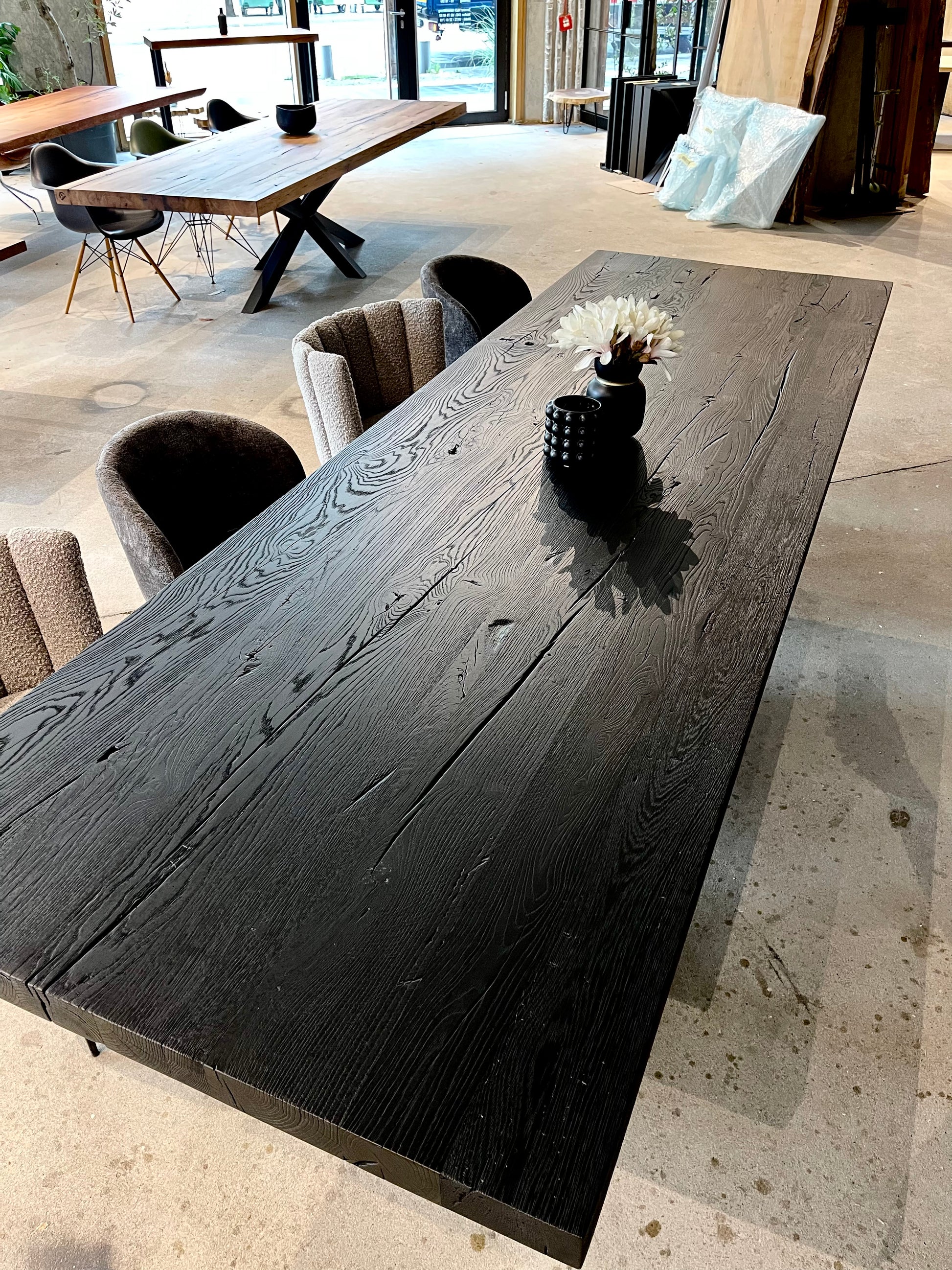 Tisch schwarz geflammt | Tisch gebrannt | Holzwerk Hamburg