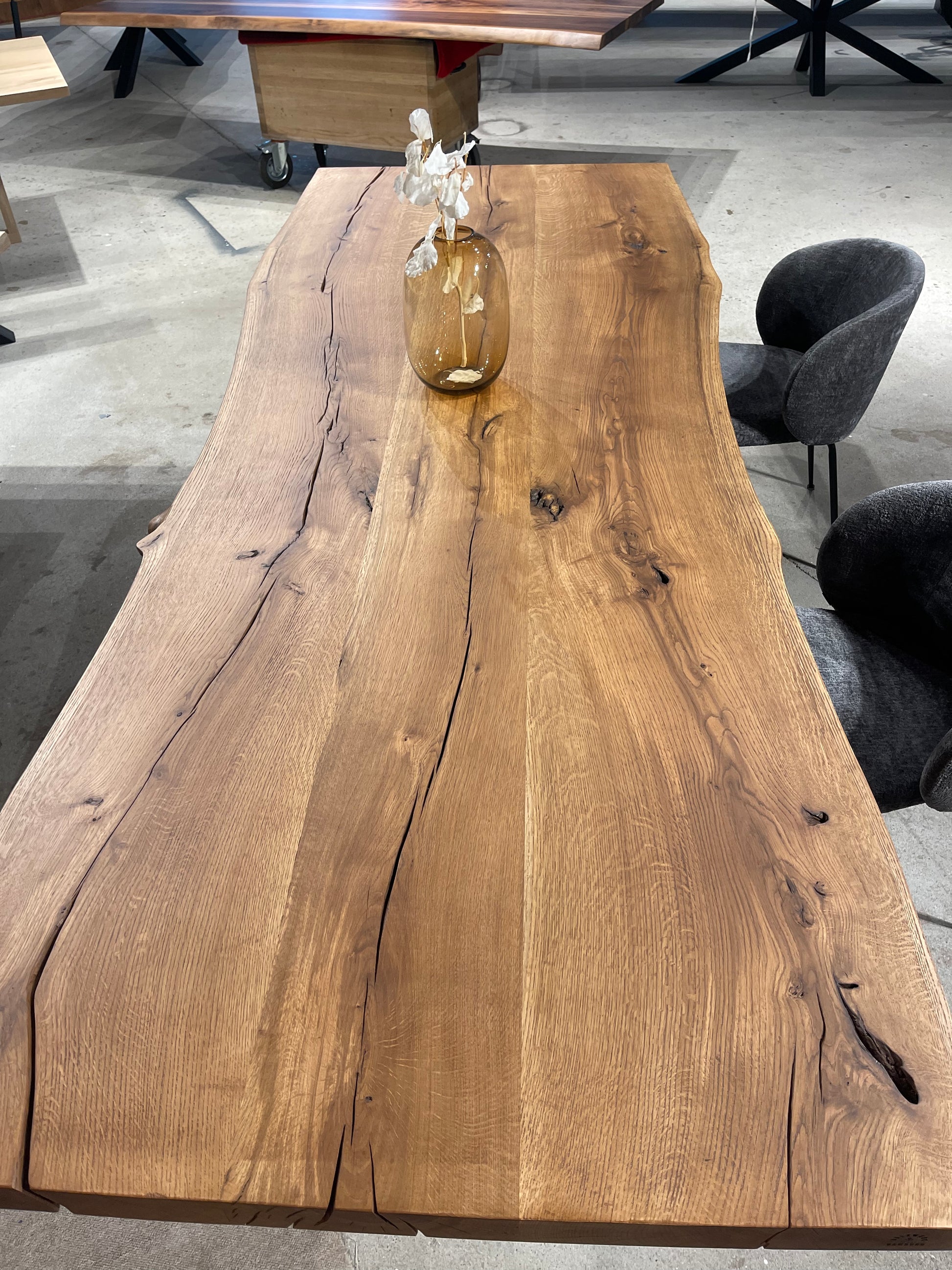Esstisch Unikat aus Eichenholz mit Baumkante
