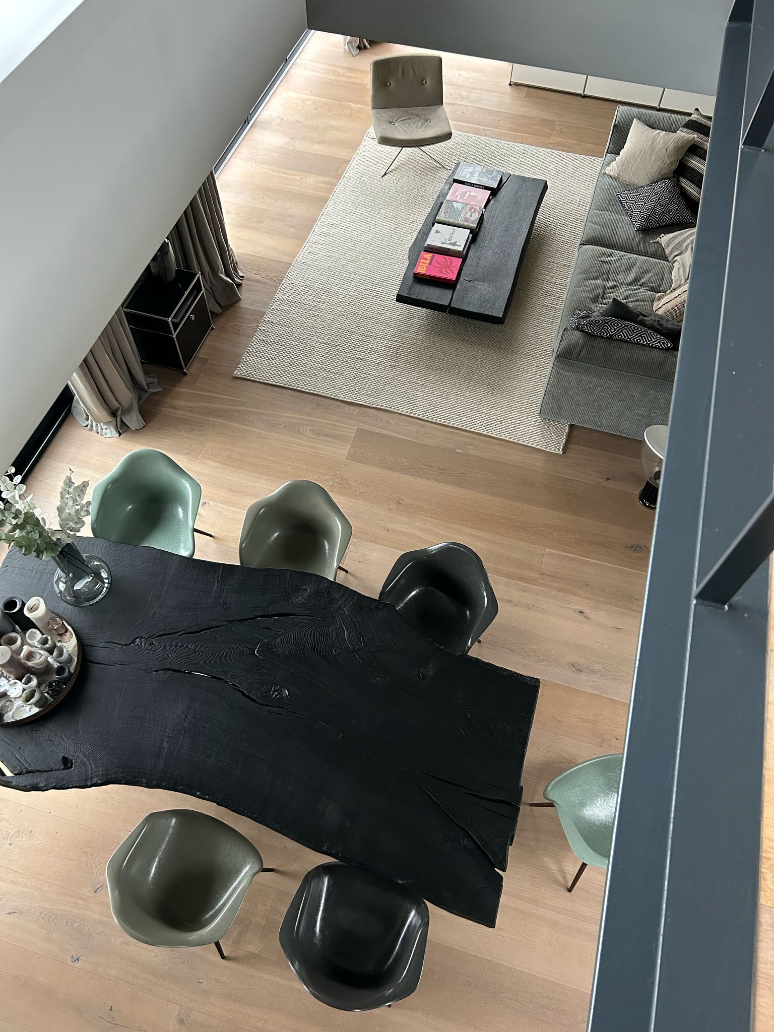 Esstisch schwarz - ein Tisch Unikat für Ihr Zuhause