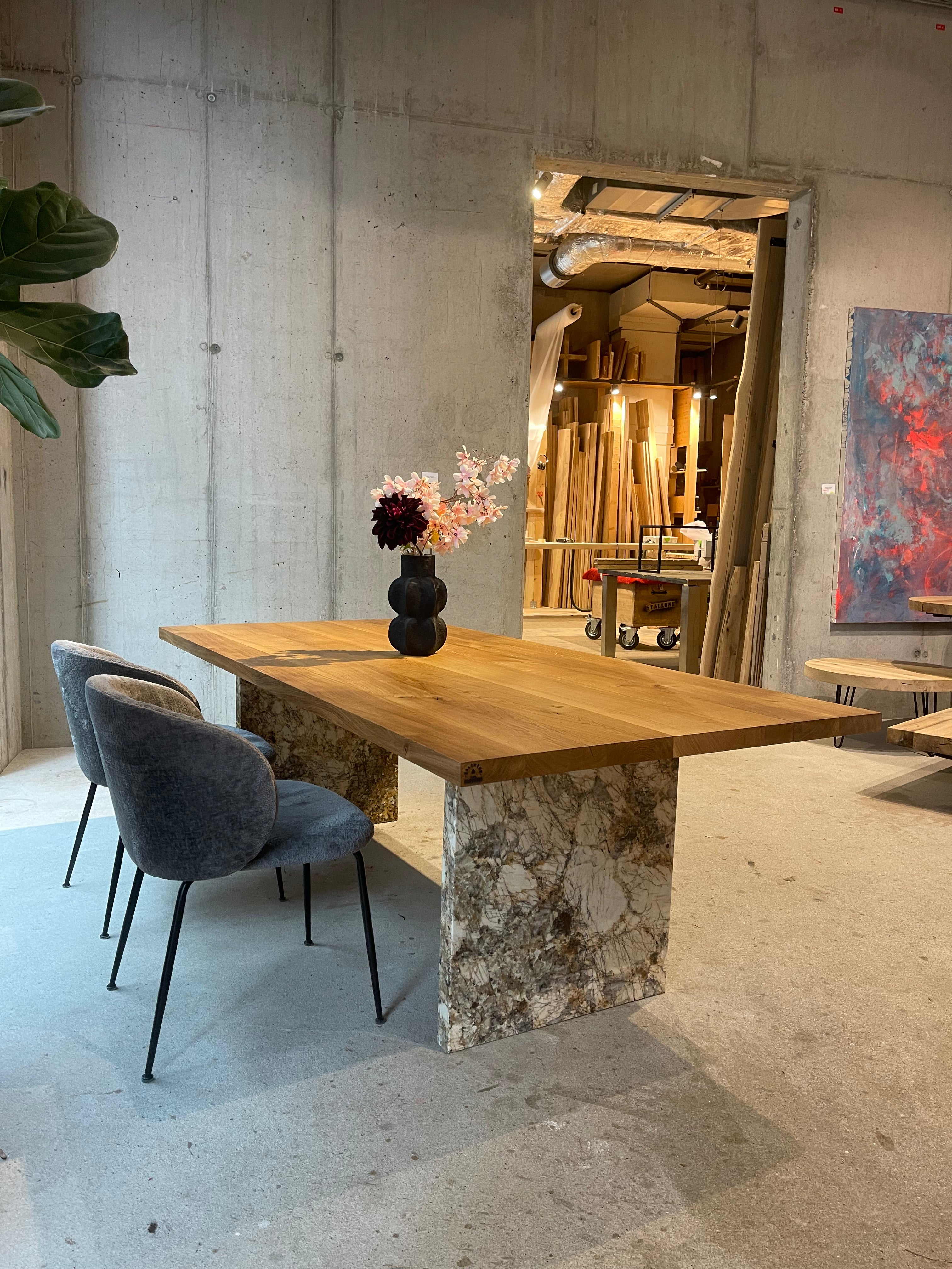 Massivholztisch Eiche mit Naturstein Gestell