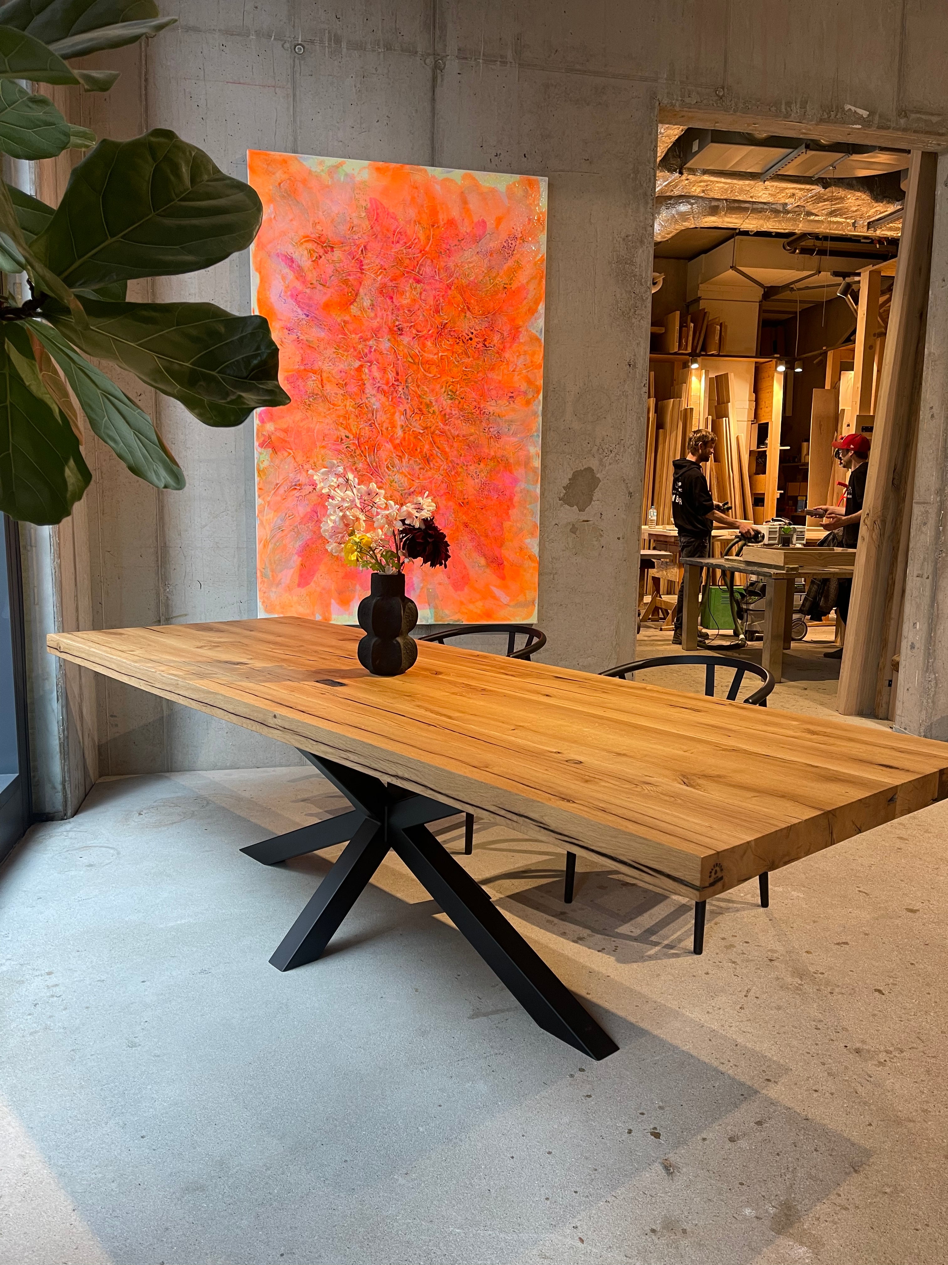 Rustikaler Esstisch aus Eichenholz