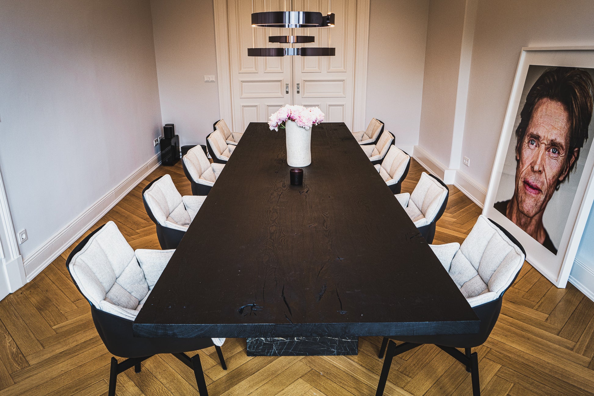 Schwarzer Esstisch - Massivholztisch schwarz geköhlt