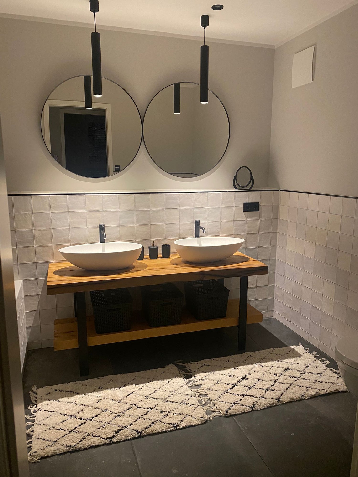 Waschtisch aus Massivholz nach Maß