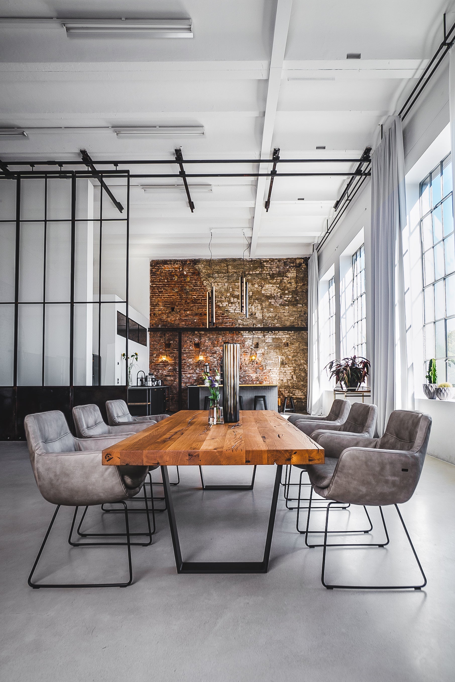 Moderner Esstisch aus Massivholz | bestellbar auf Maß | Holzwerk Hamburg