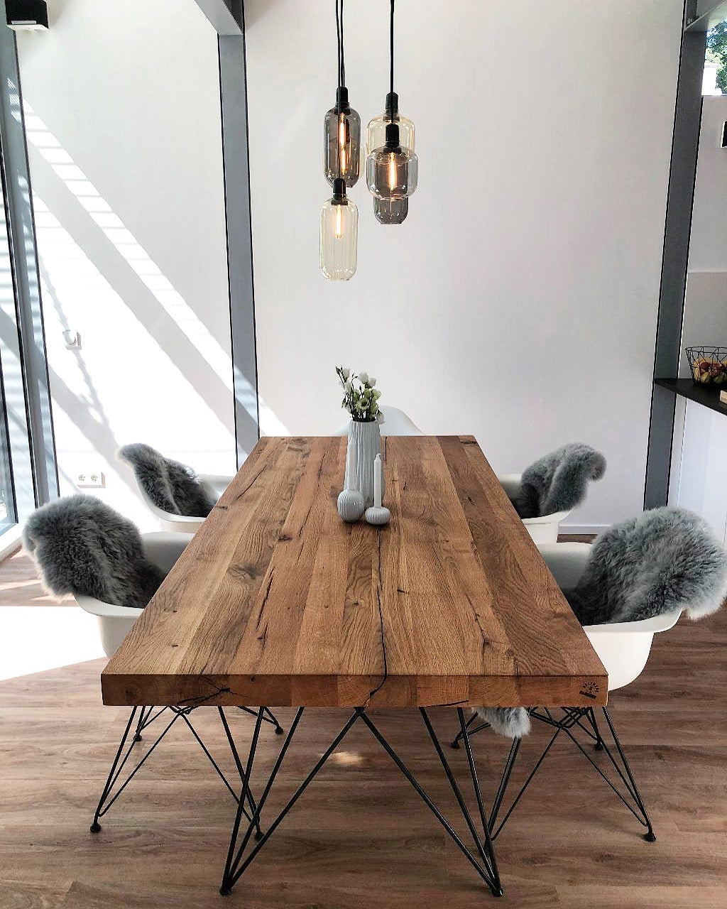 Altholztisch auf filigranem Stahlgestell | Holzwerk Hamburg