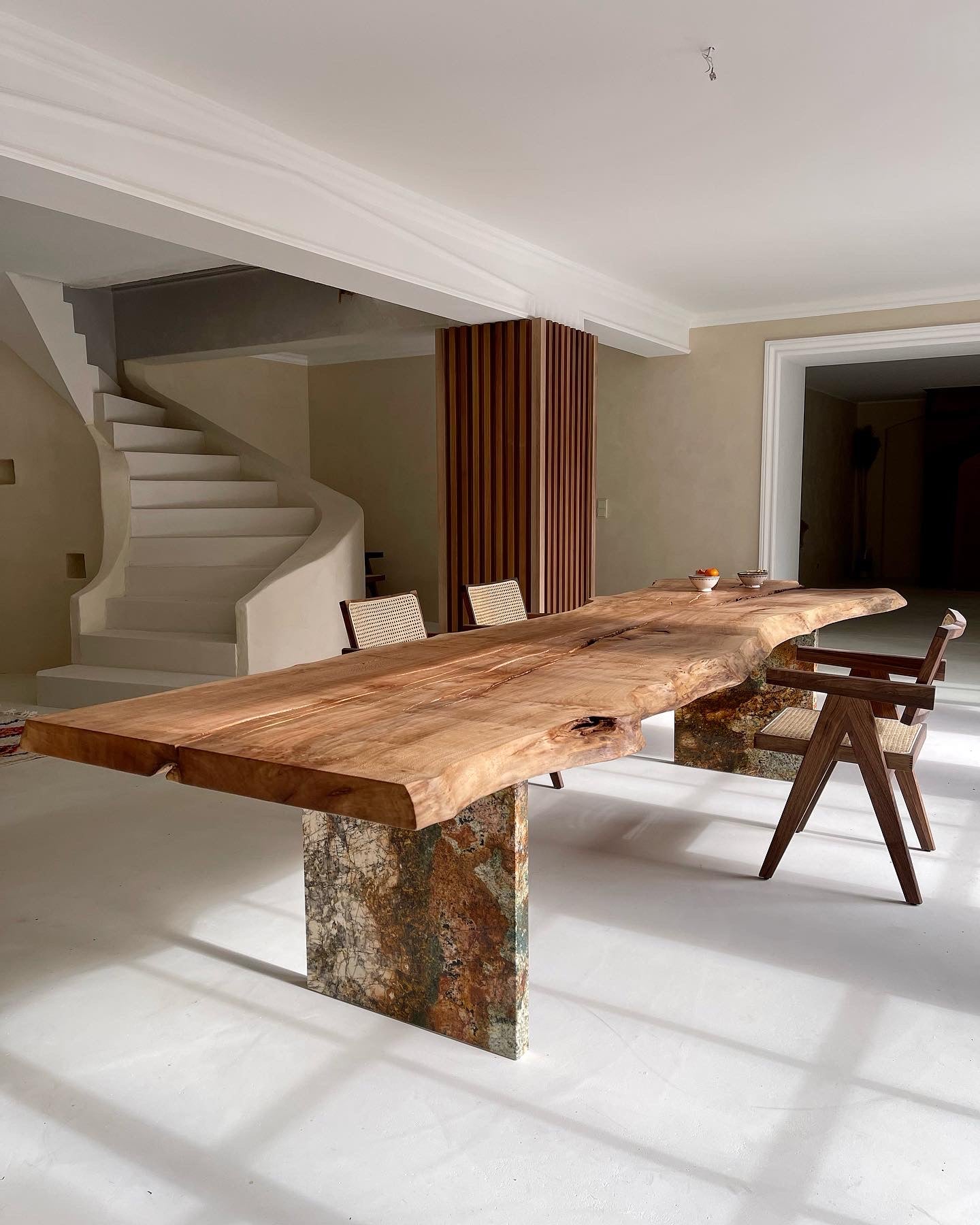 Tisch Unikat Massivholz mit Naturstein | Holzwerk Hamburg 