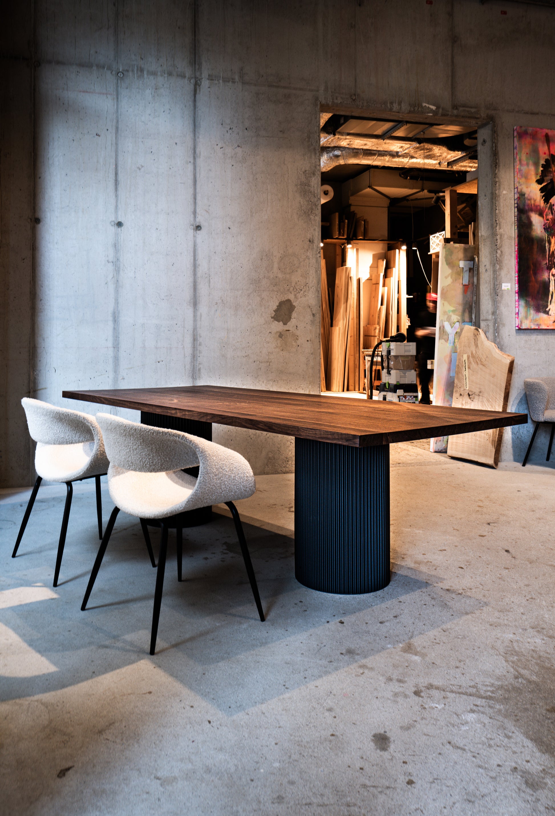 Design Esstisch aus Walnussholz mit gerader Kante
