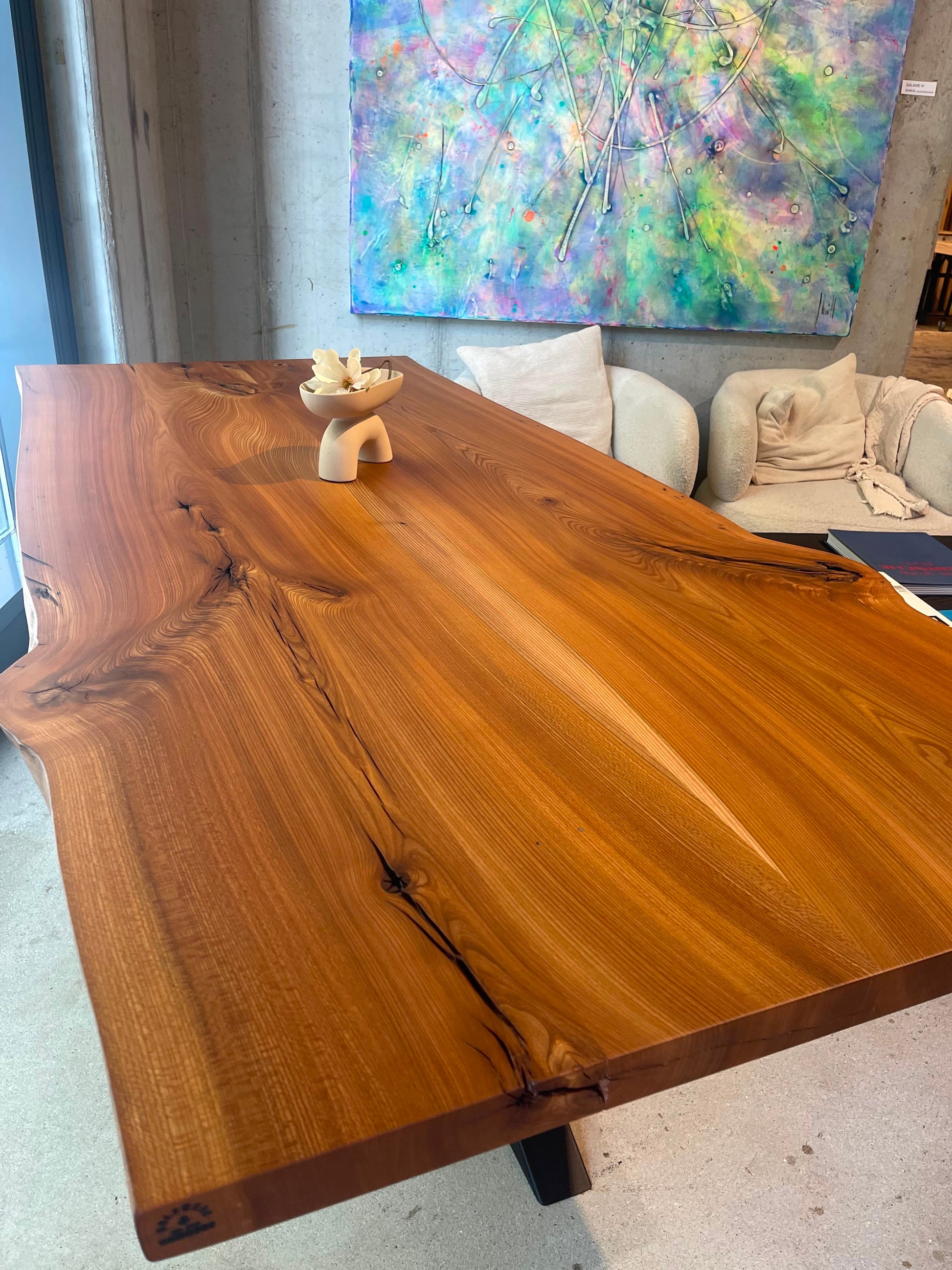 Design Esstisch aus massiver Butterfly-Ulme 220 cm von Holzwerk Hamburg