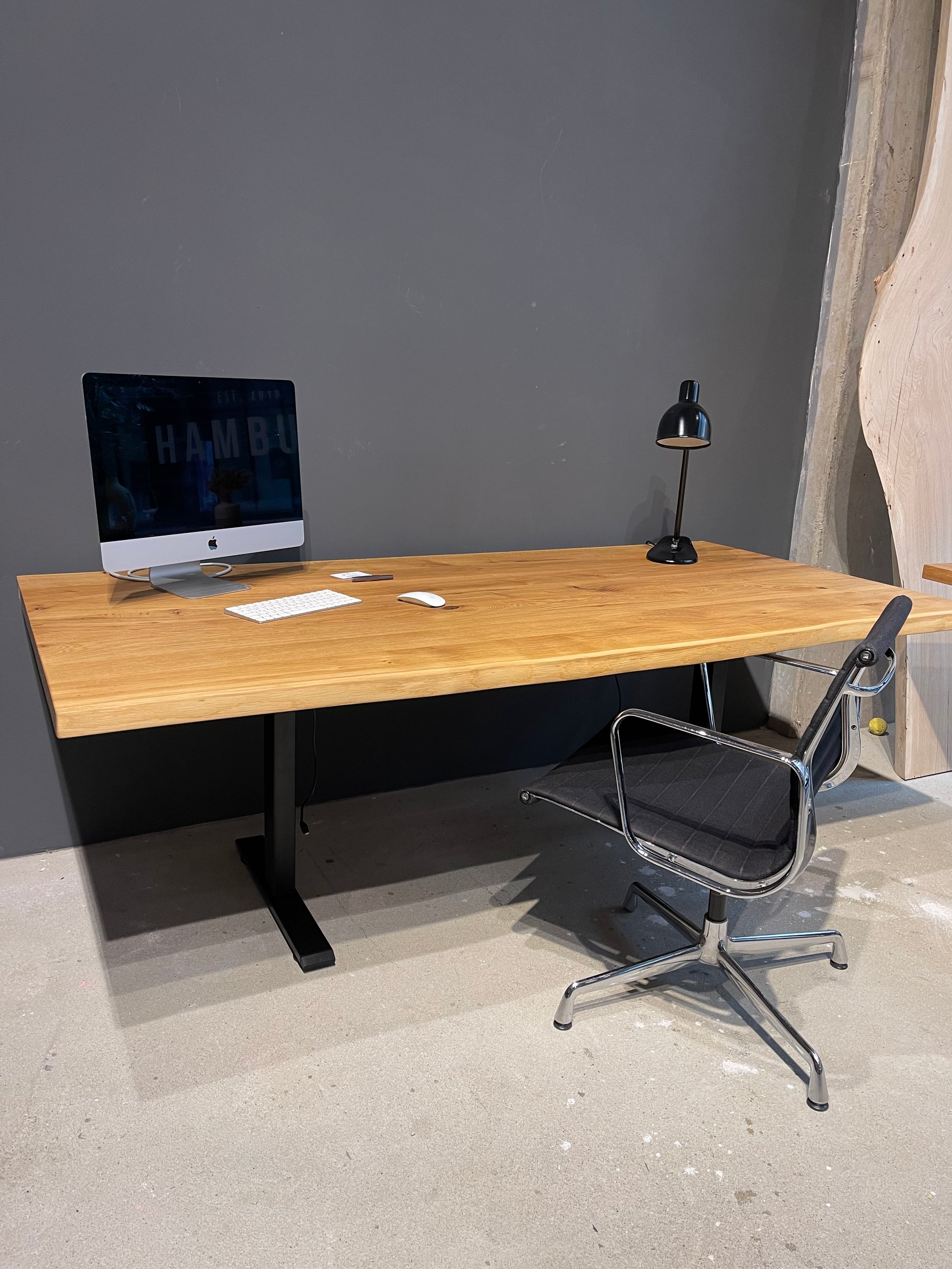 Ergonomischer Schreibtisch aus massiver Eiche