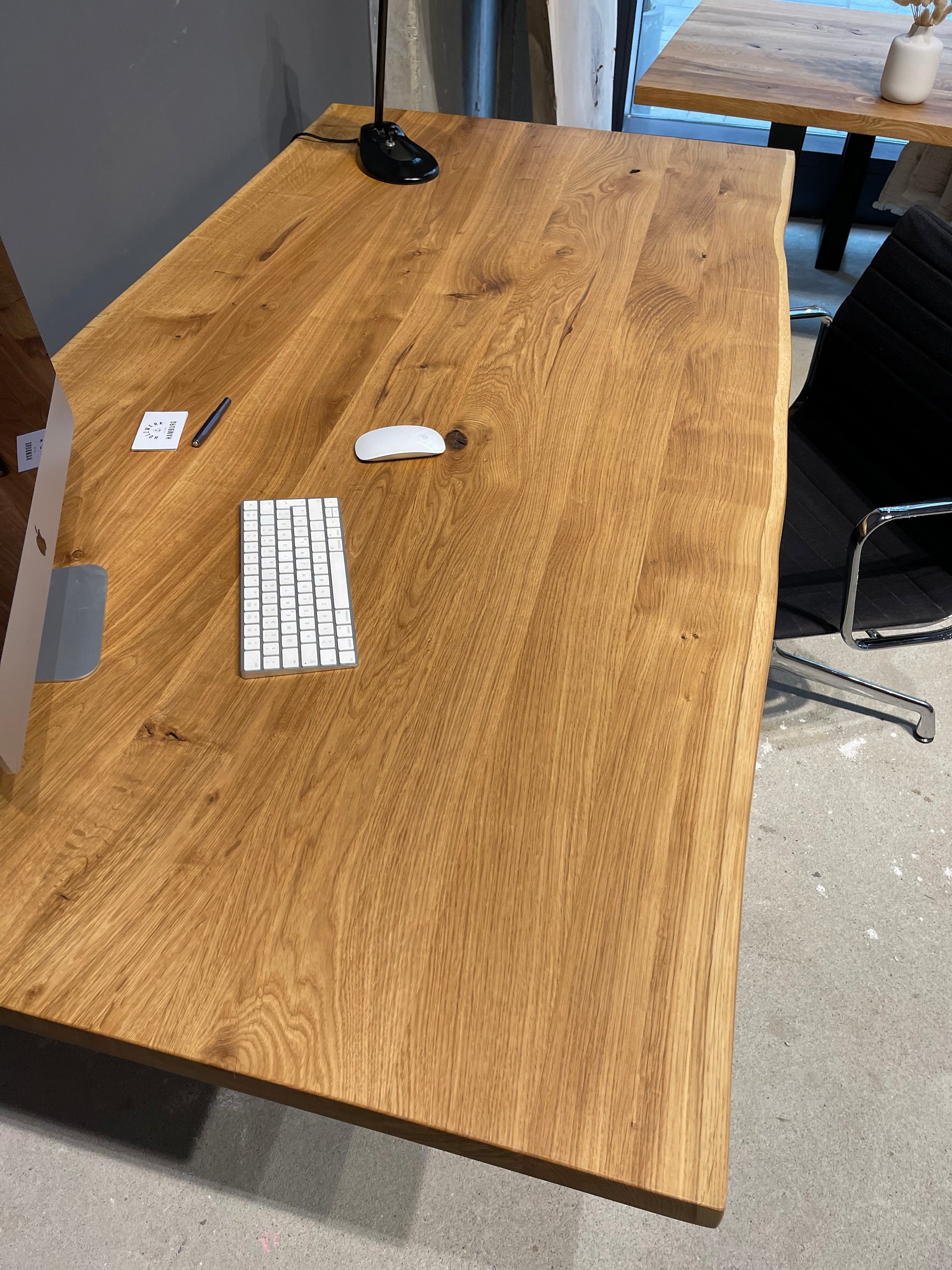 Höhenverstellbarer Bürotisch aus Massivholz