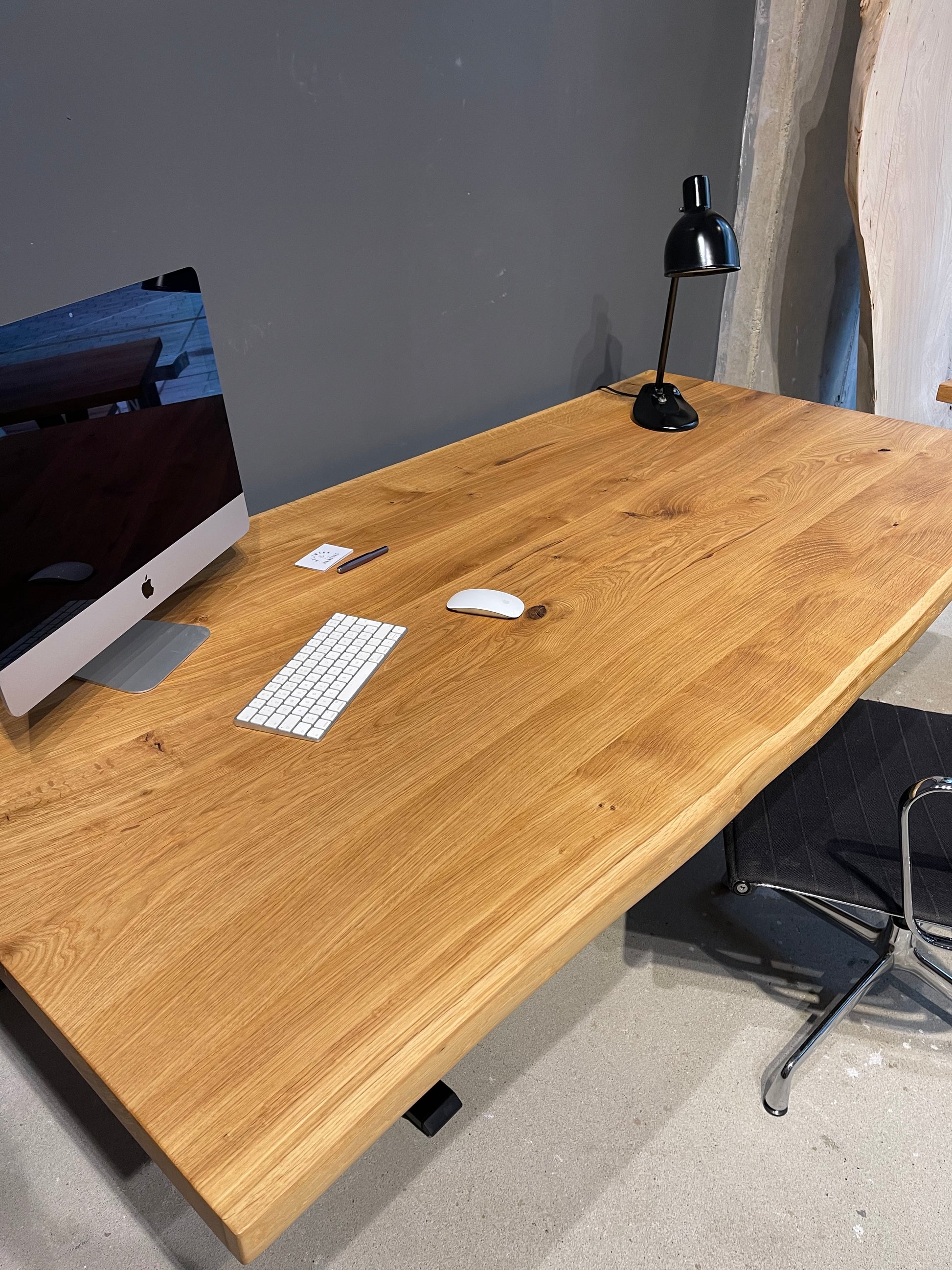 Handgefertigter Massivholz Schreibtisch aus Eiche