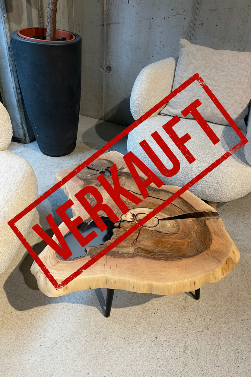 Couchtisch aus Walnuss mit Epoxy-Verfüllung, Baumstammscheibe, Holzwerk Hamburg, rustikaler Holztisch, naturbelassen, einzigartiges Design
