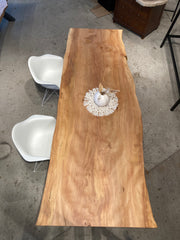 Massivholztisch aus einem Stück  Zedernmonolith