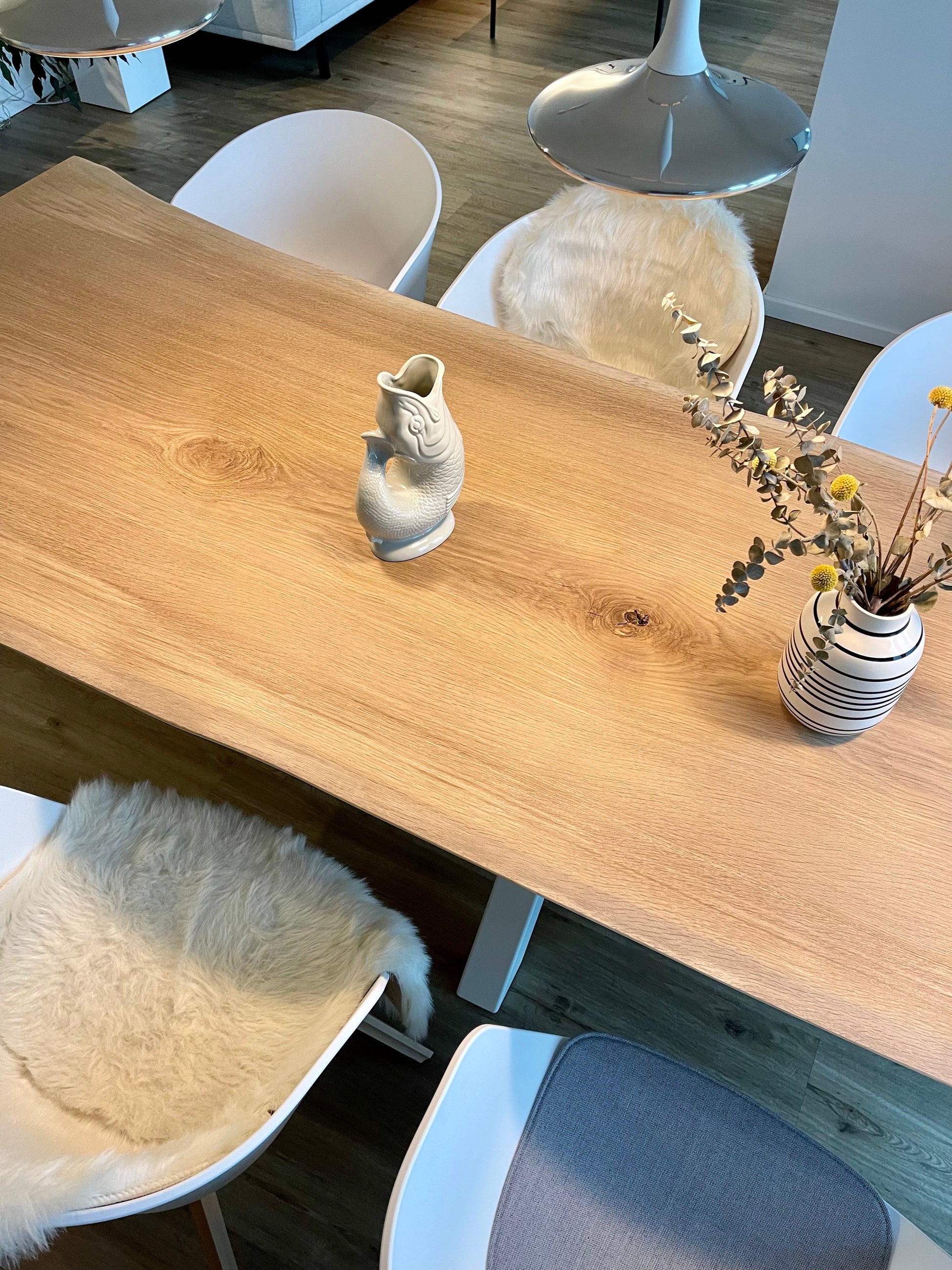 Großer, Individueller Massivholztisch aus einem Stück Eichenholz