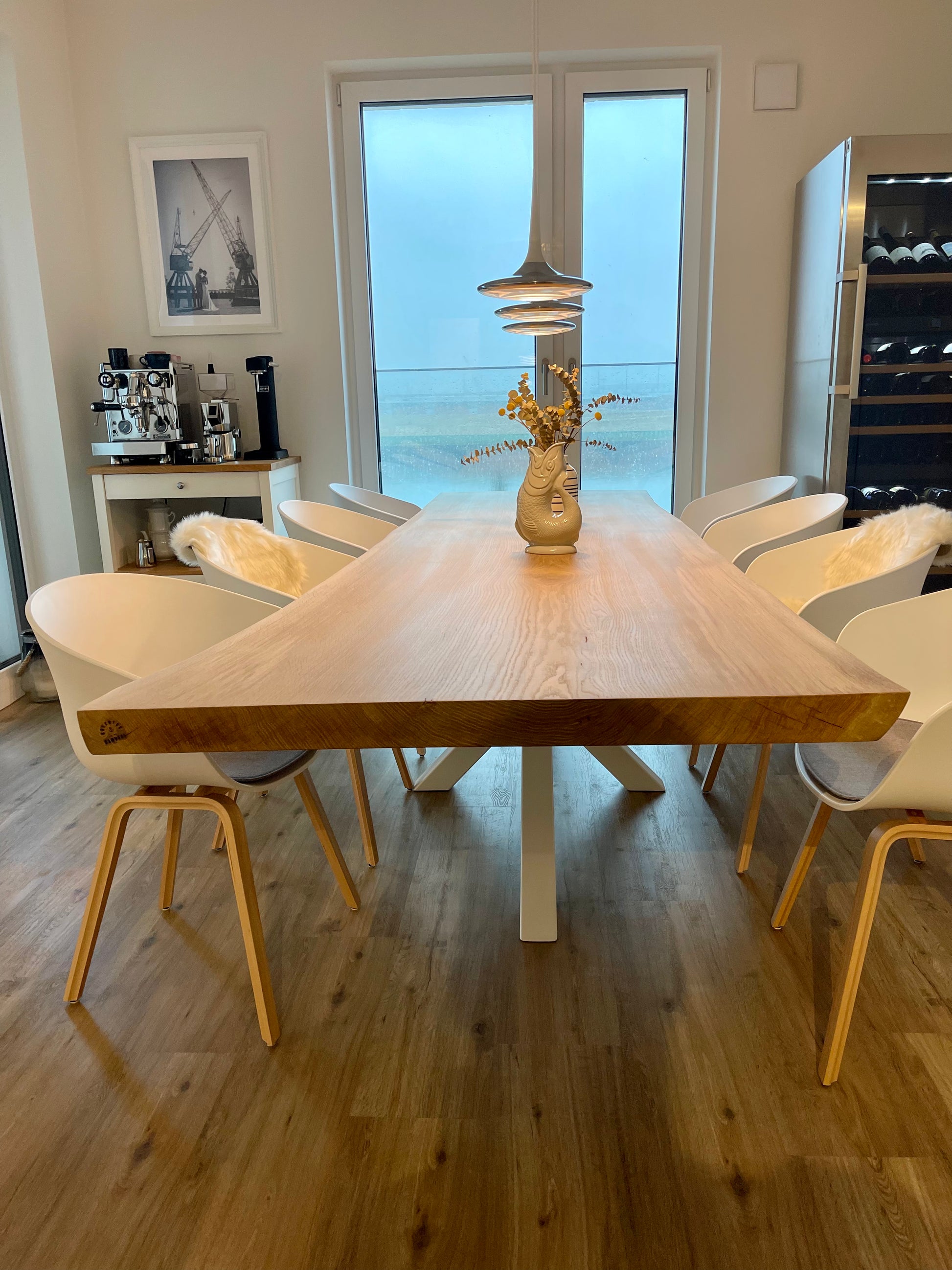 Massivholztisch aus einem Stück Eichenholz