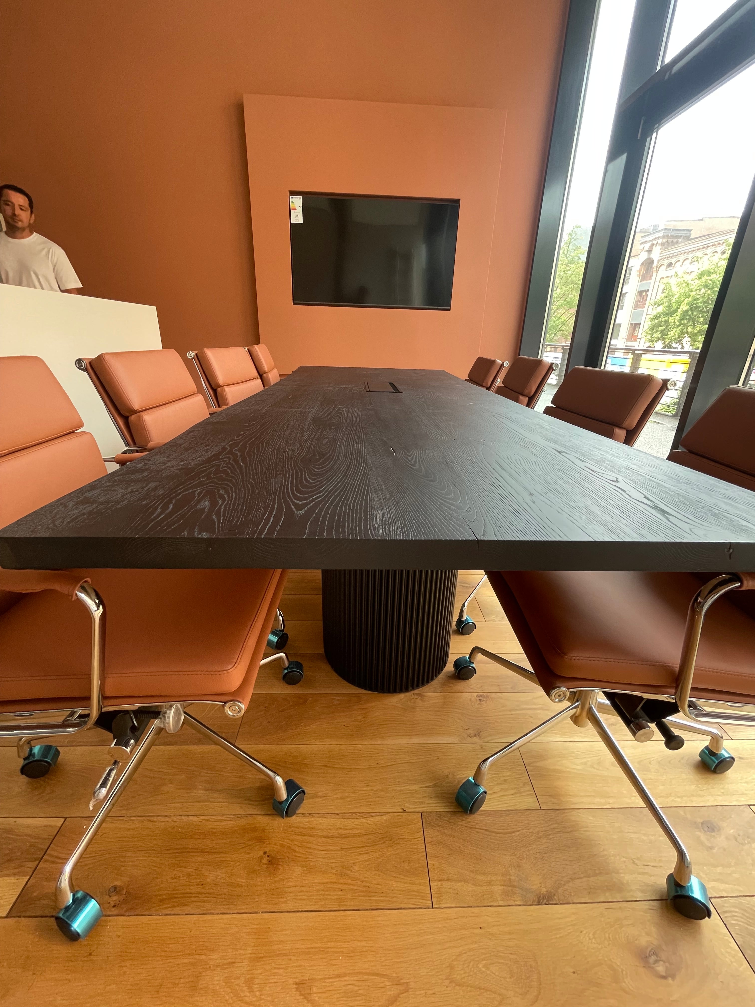 Konferenztisch schwarz Massivholz | schwarzer Besprechungstisch