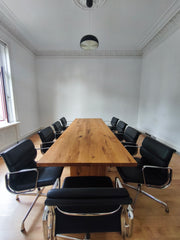 Individueller Konferenztisch aus massivem Eichenholz Holzwerk Hamburg