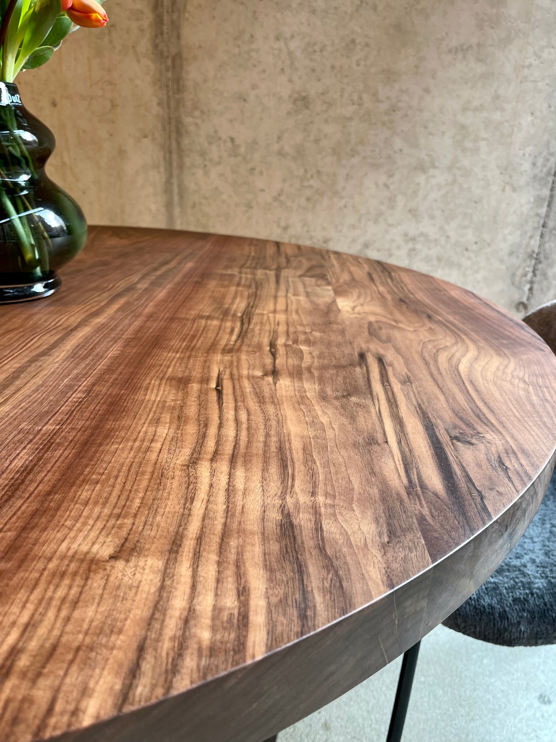 Massivholztisch rund Nussbaum 