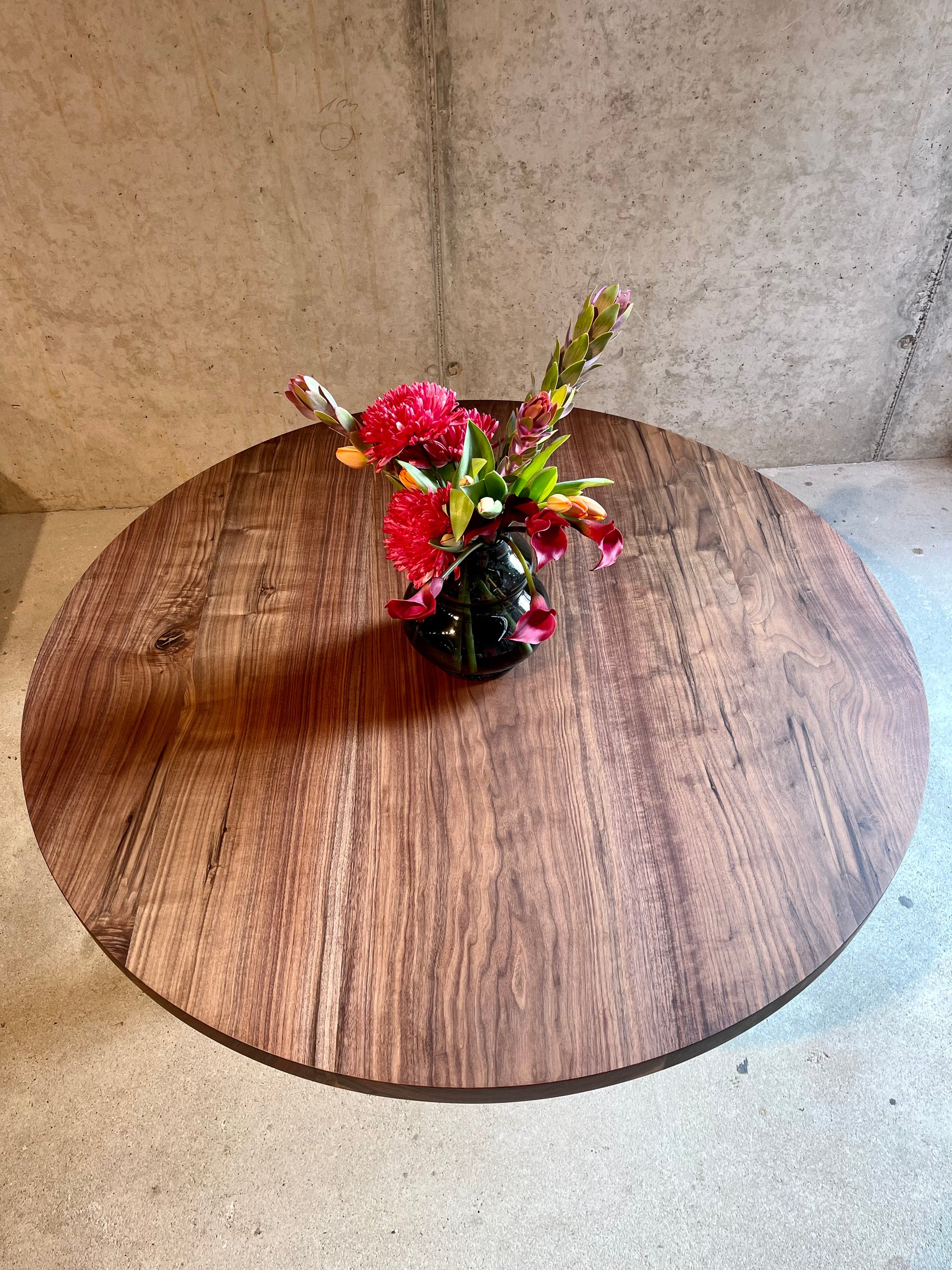 Esstisch rund Nussbaum Massivholz