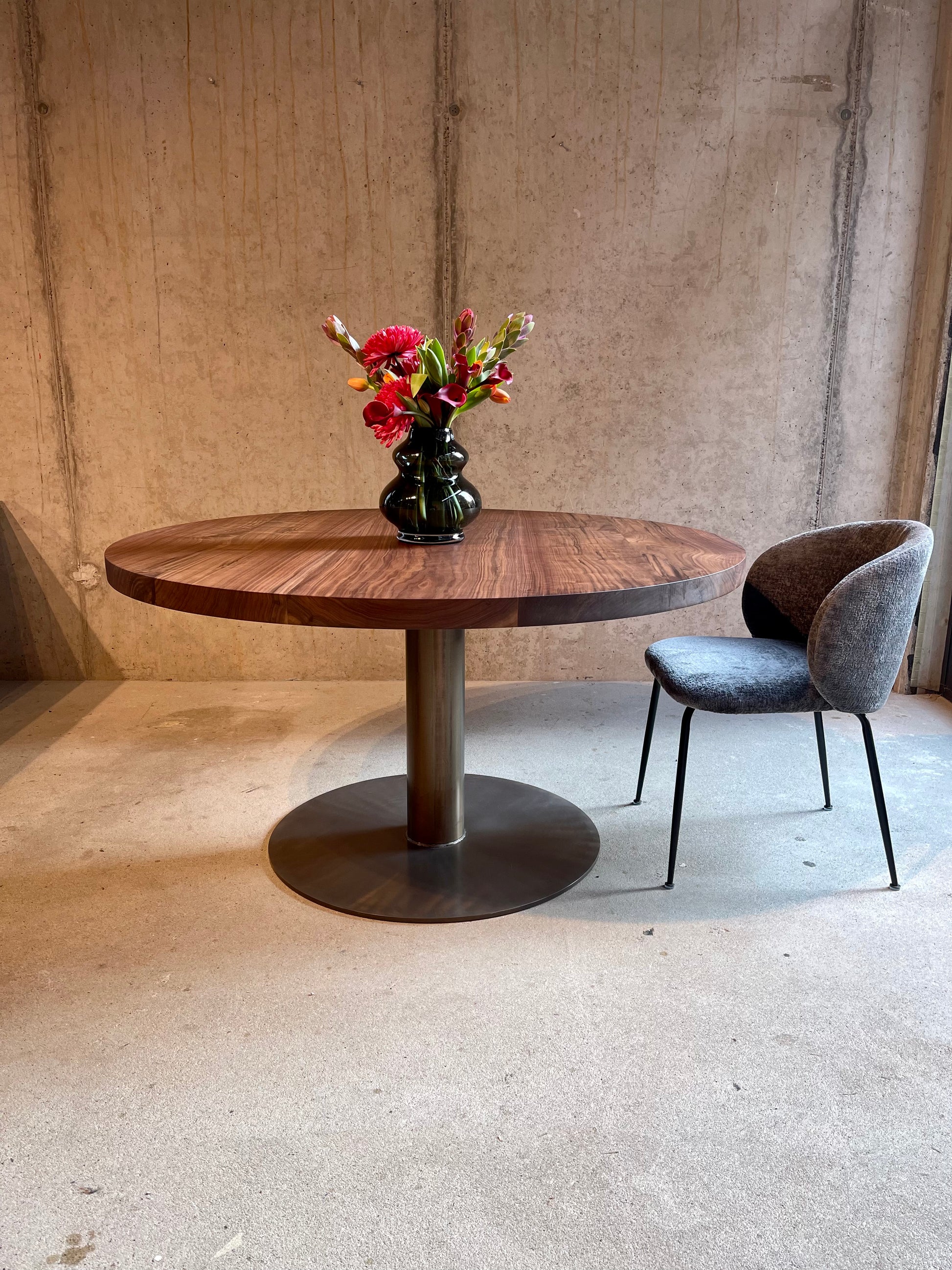 Round Table Walnut