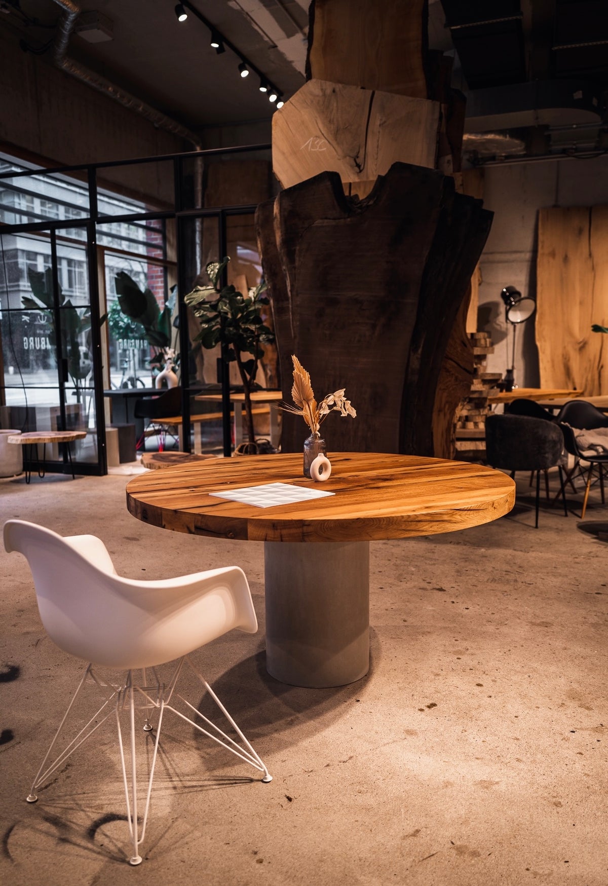 Massivholztisch Design rund Eichenholz – Holzwerk Hamburg