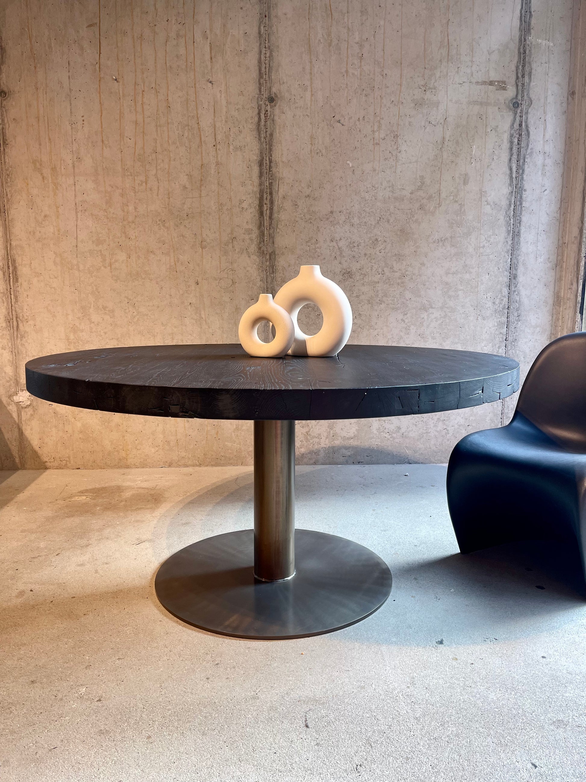 Massivholztisch rund schwarz Eiche 