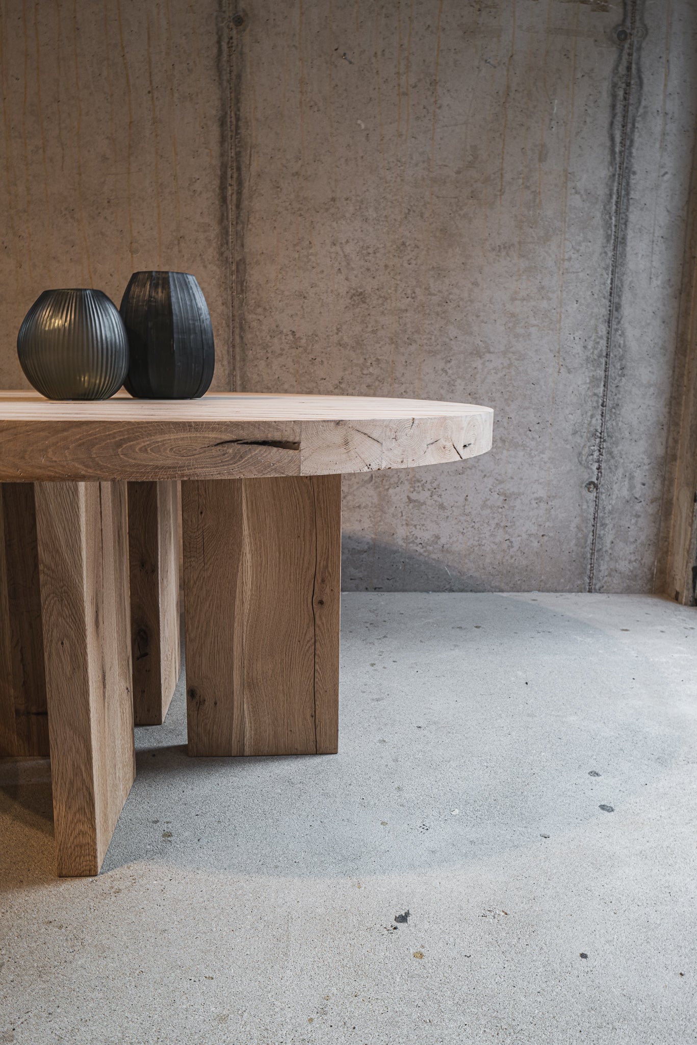 Esstisch rund aus Massivholz Eiche rustikal 