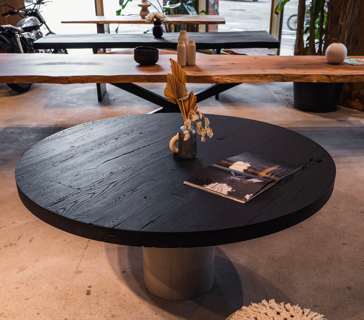 Massivholztisch Esstisch rund schwarz geköhlt 