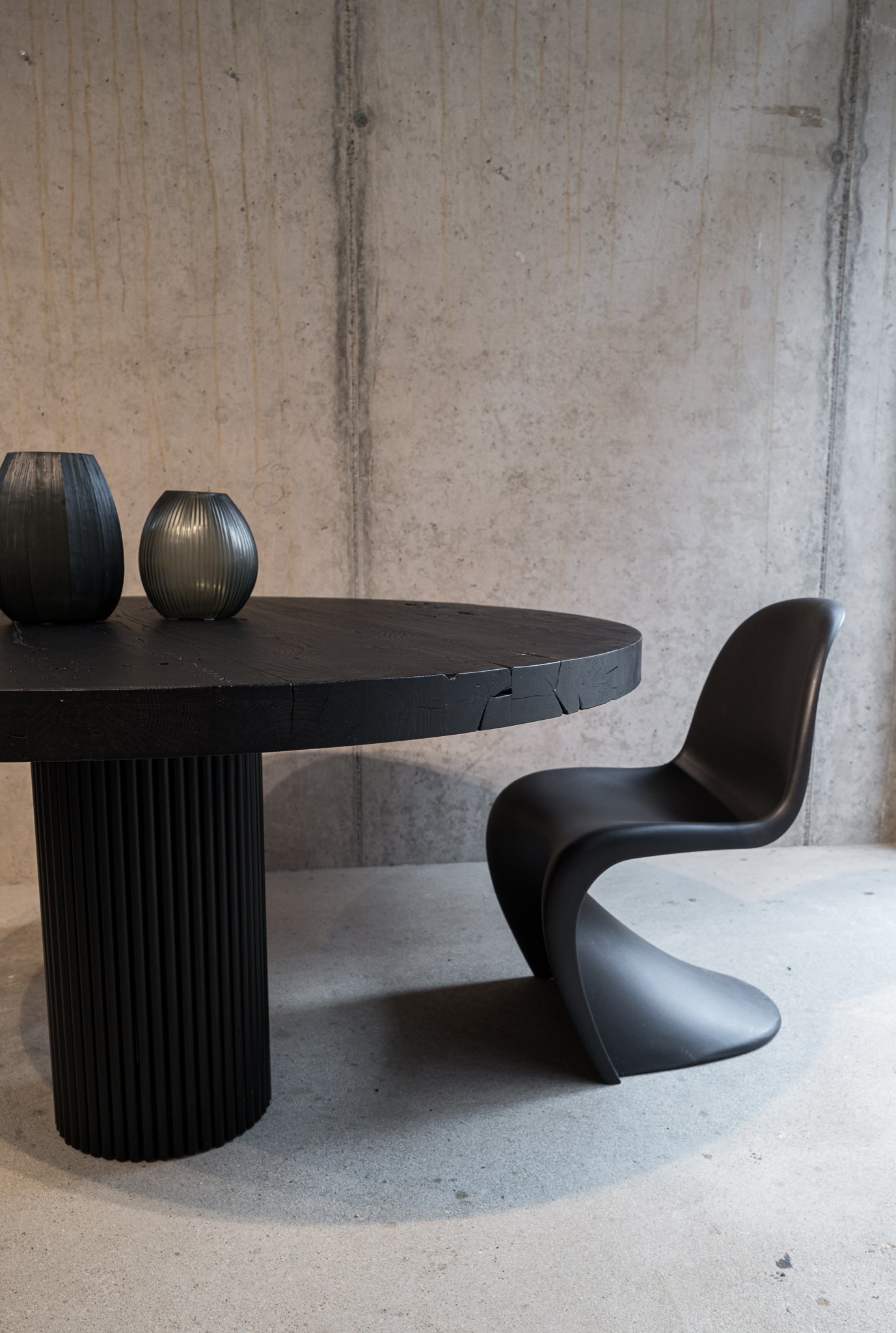 Esstisch rund schwarz geköhlt Besprechungstisch Designtisch 