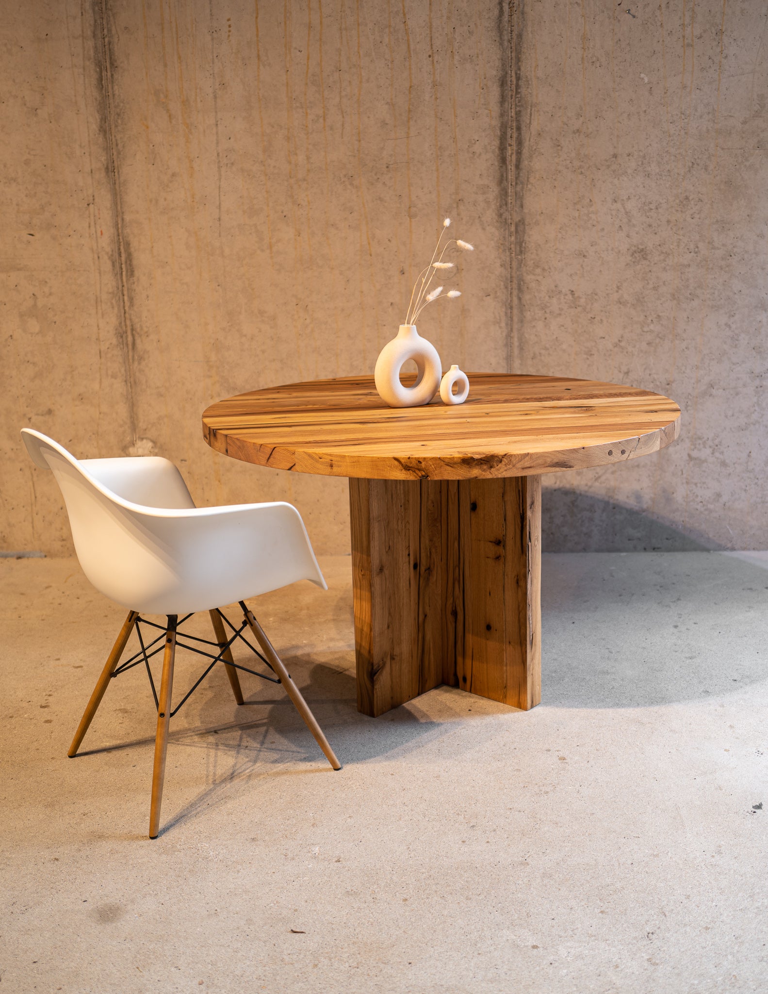 Runder Esstisch aus Massivholz Eiche