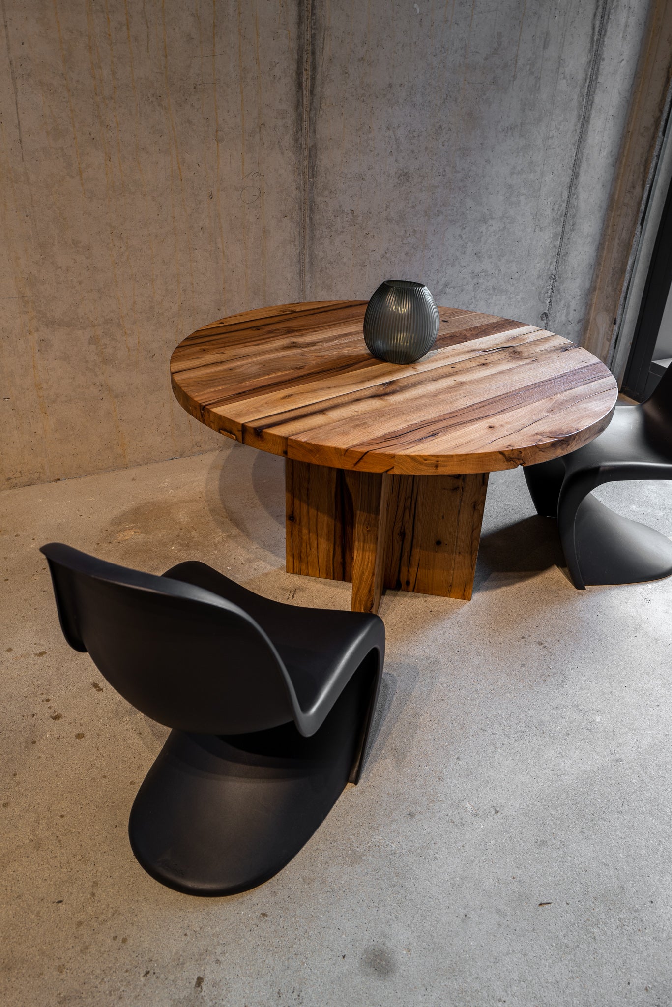 Runder Massivholztisch nach Maß aus Eichenholz 