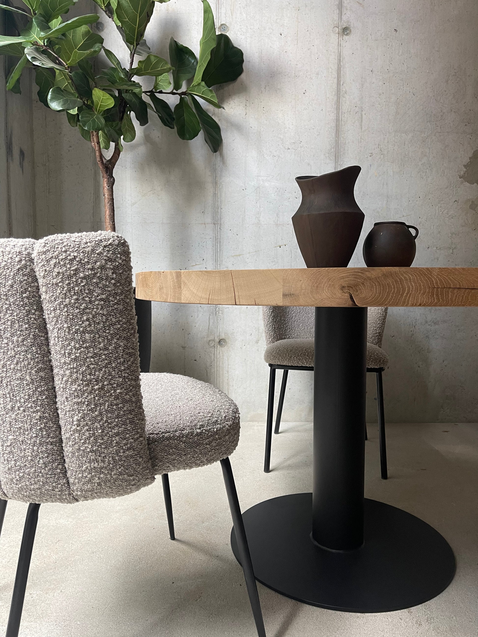 Esstisch Massivholz Rund mit Säulenfuß