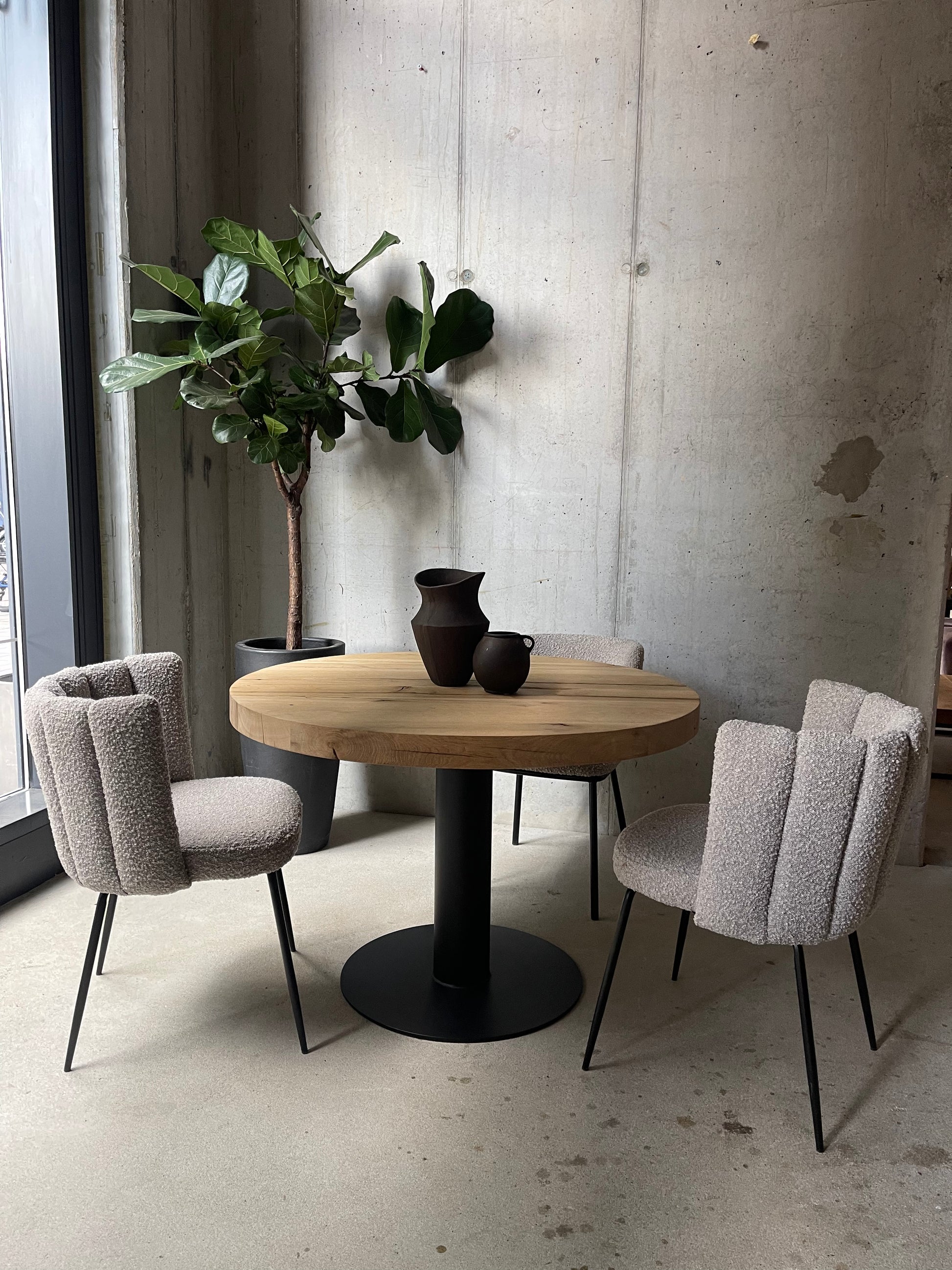 Runder Esstisch aus Massivholz