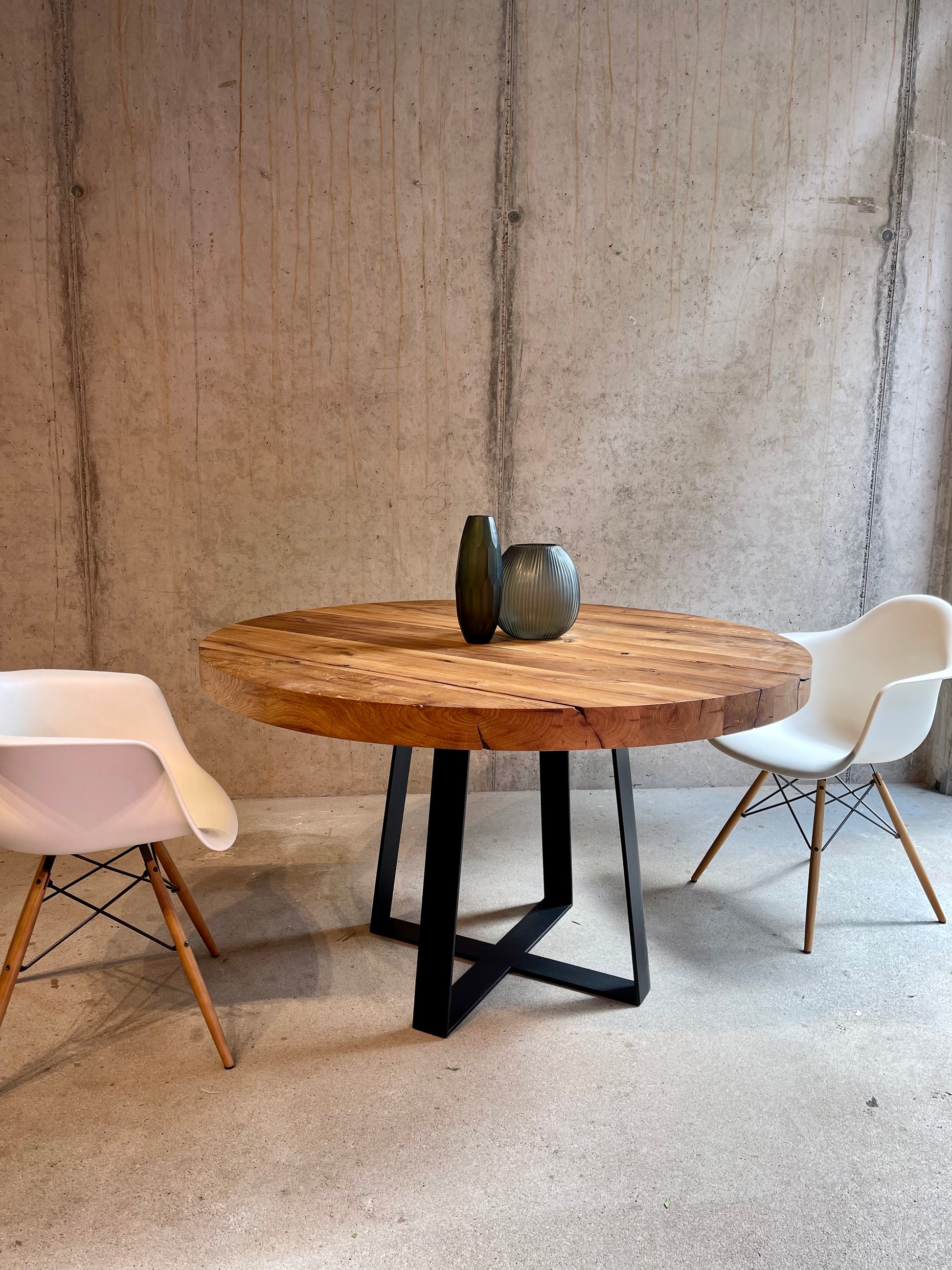 Esstisch rund aus Eichenholz | Runder Massivholztisch | Tisch rund Holz