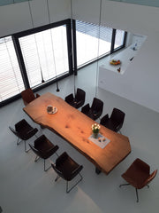 Baumstammtisch | Esstisch aus einem Stück Massivholz | Massivholztisch mit Baumkante 