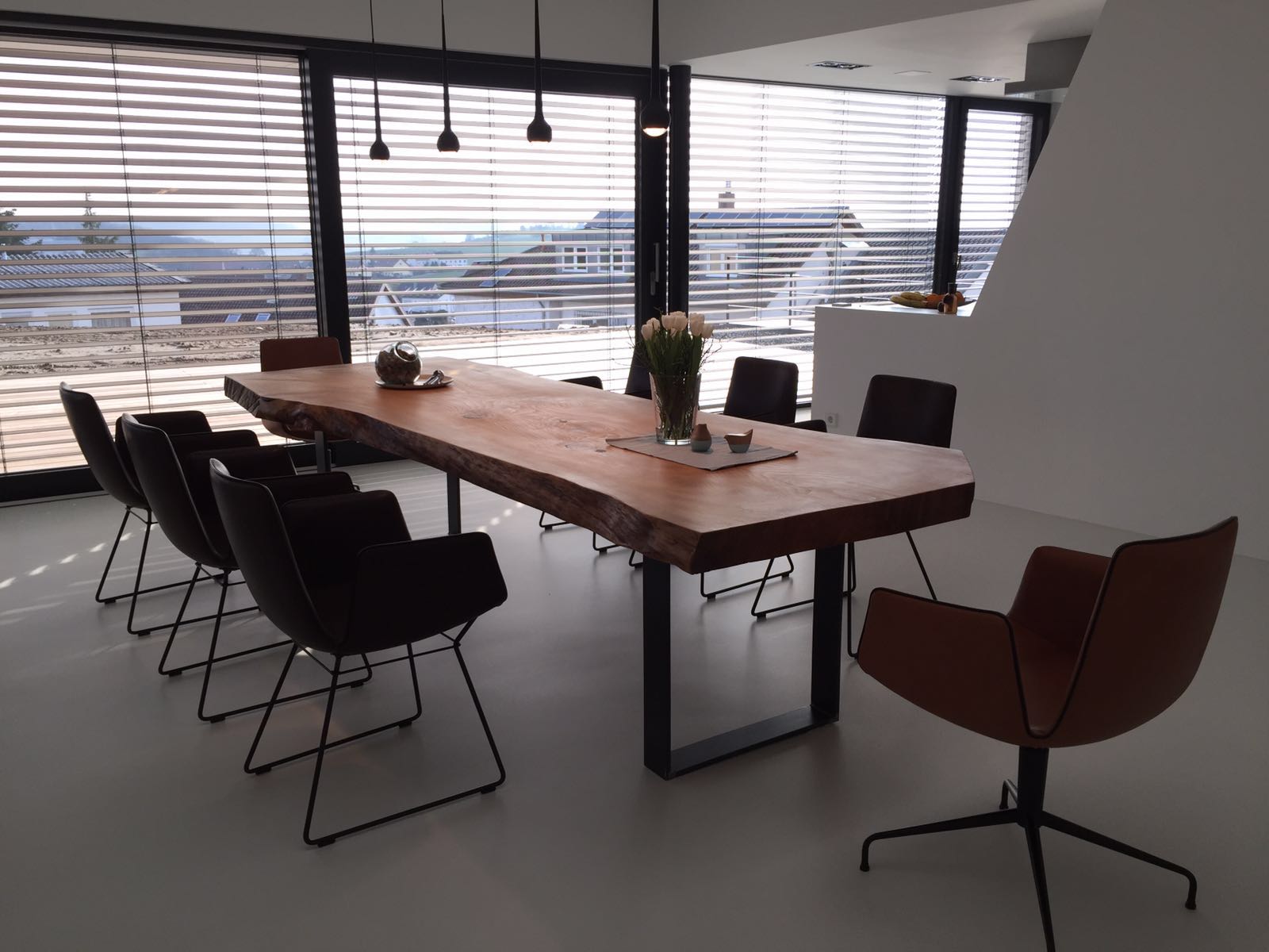 Designtisch aus Massivholz | Freifrau Stuhl 