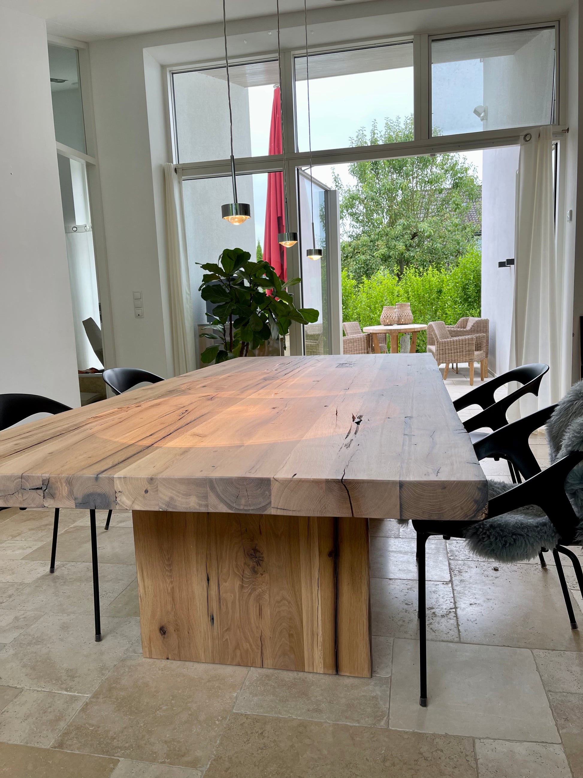 Holztisch mit Holzgestell 