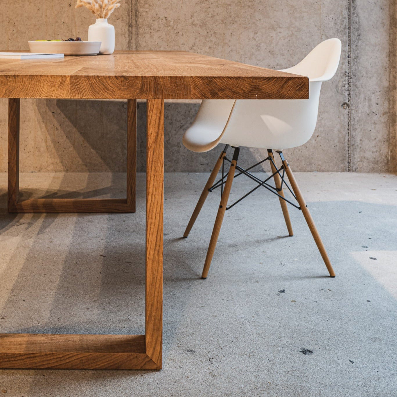 Esstisch mit Holzgestell aus Eichenholz Massivholz | Tischgestell aus Holz