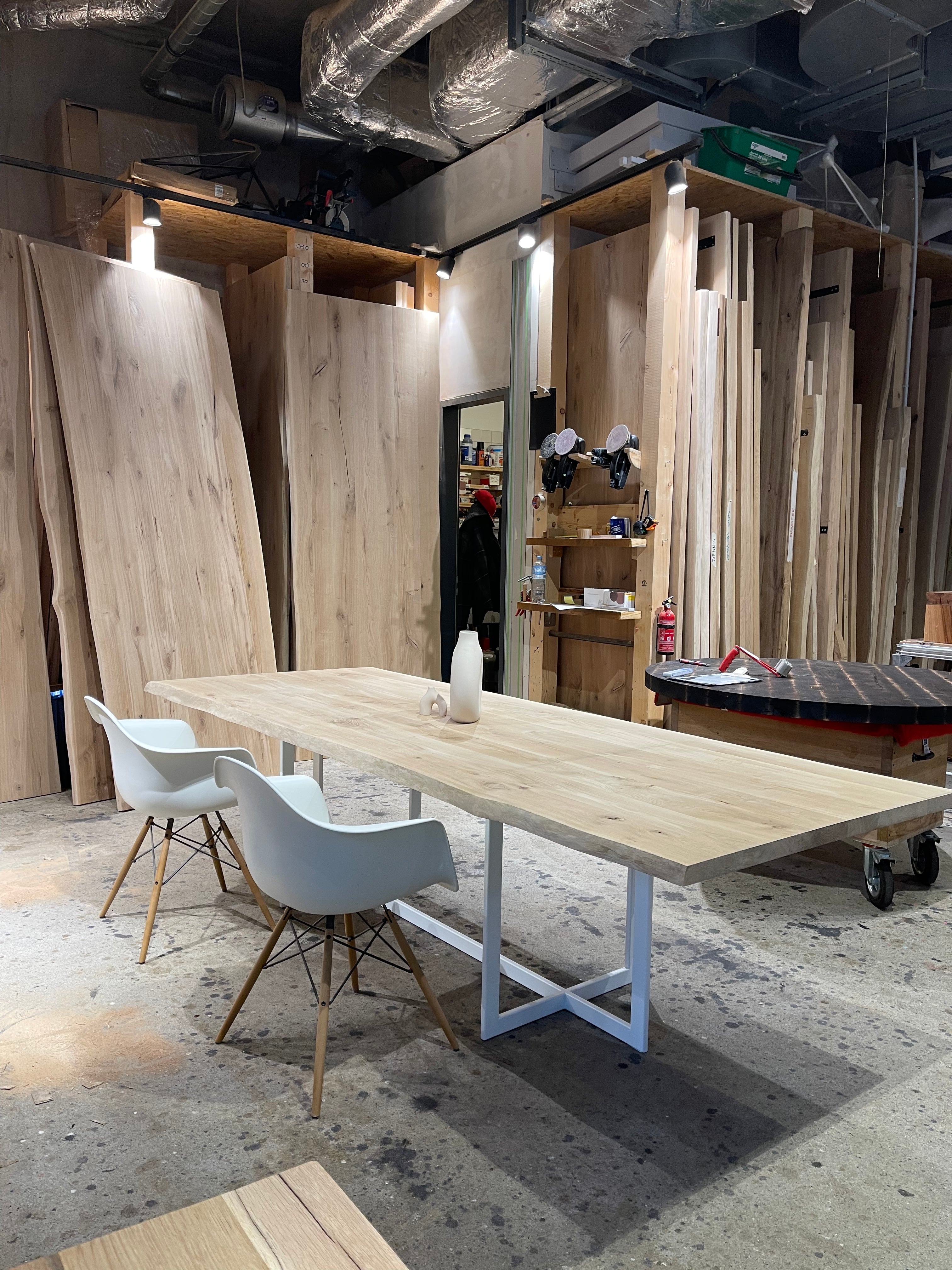 Esstisch Unikat Eiche mit Baumkante massiv