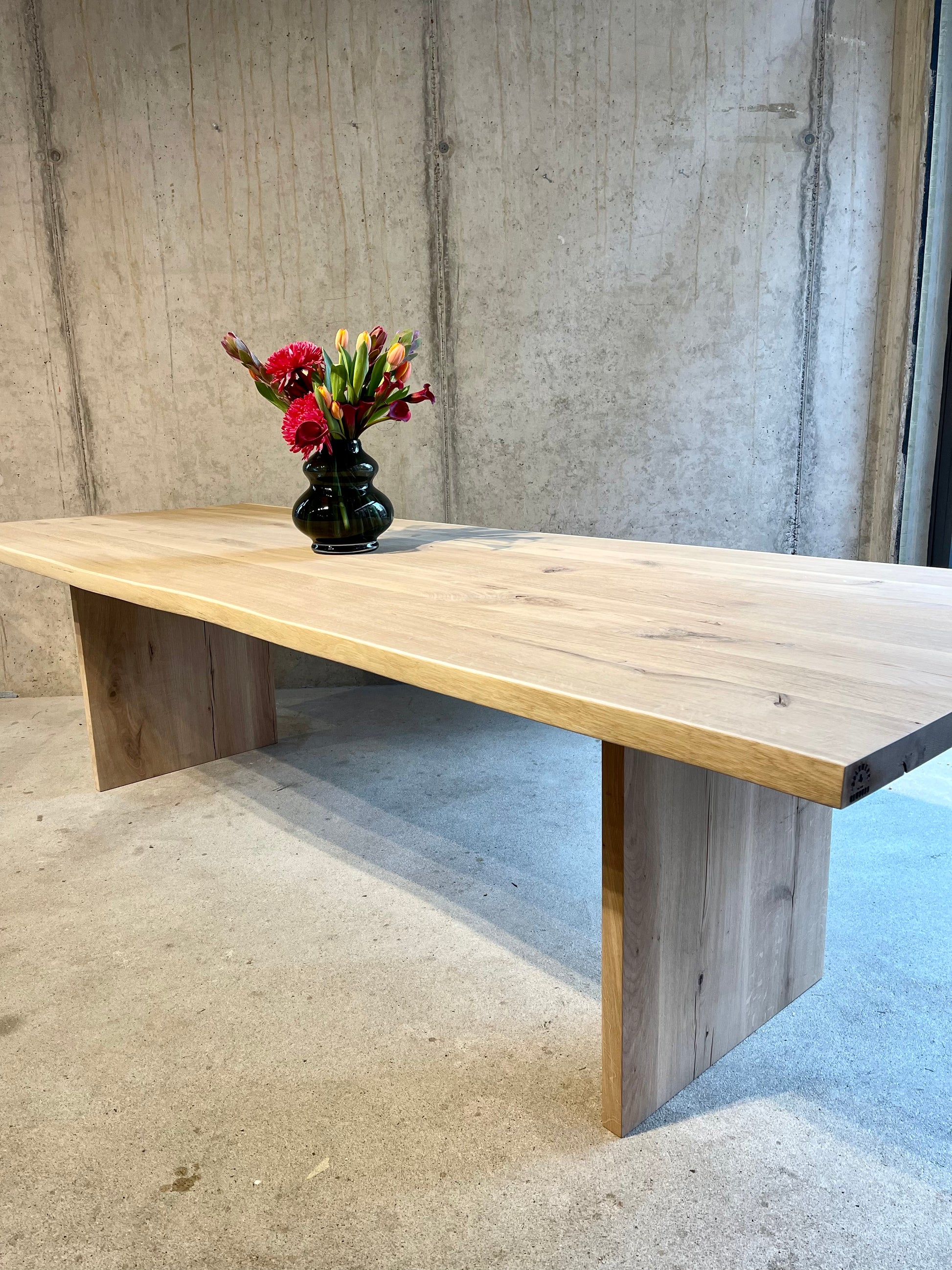 Massivholztisch mit Holzgestell 