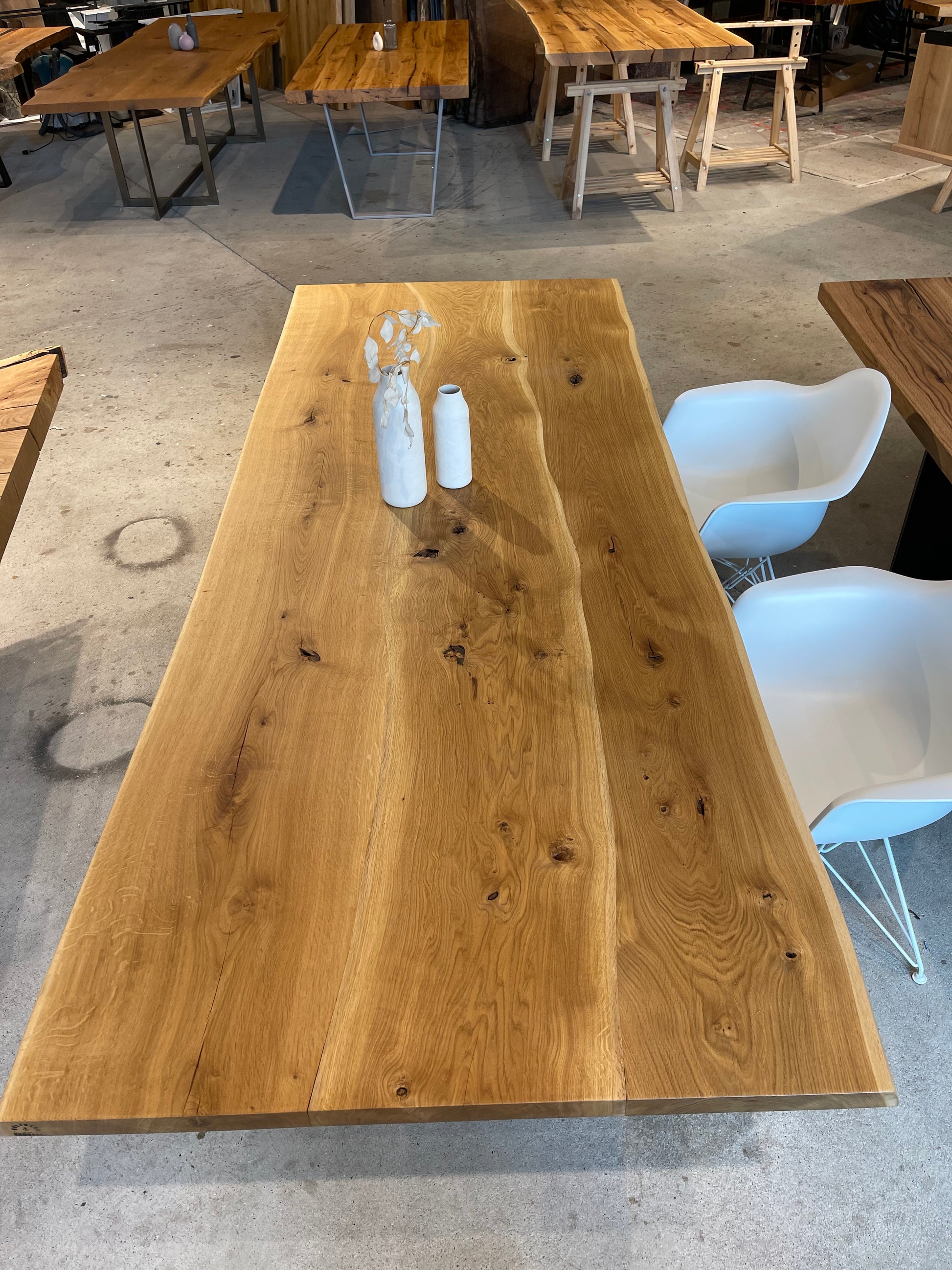 Massivholztisch Eiche mit Baumkante nach Maß