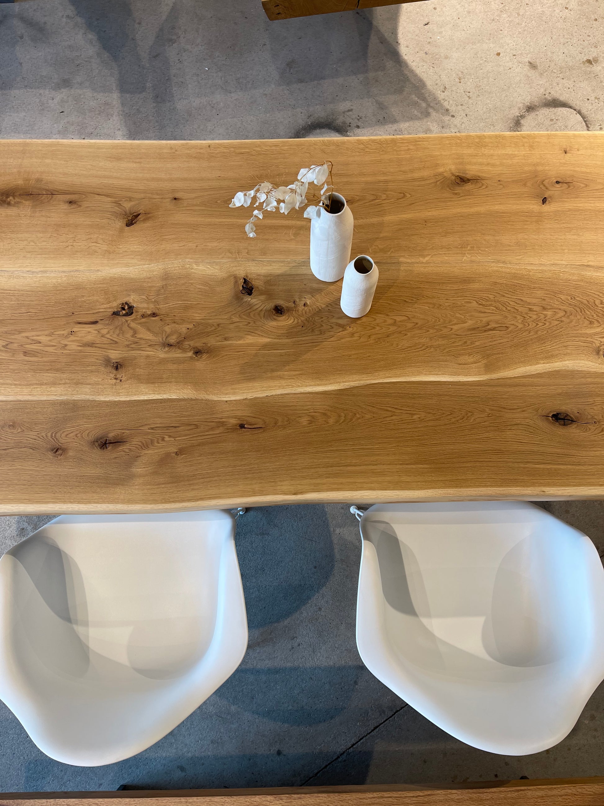 Massivholztisch Eiche mit Baumkante nach Maß