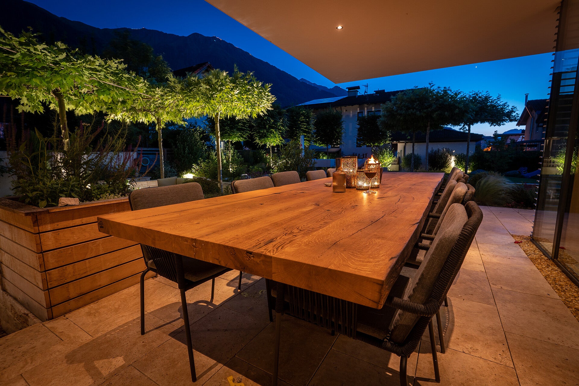 Massivholztisch für den Garten | Terrassentisch Holz | Esstisch Garten