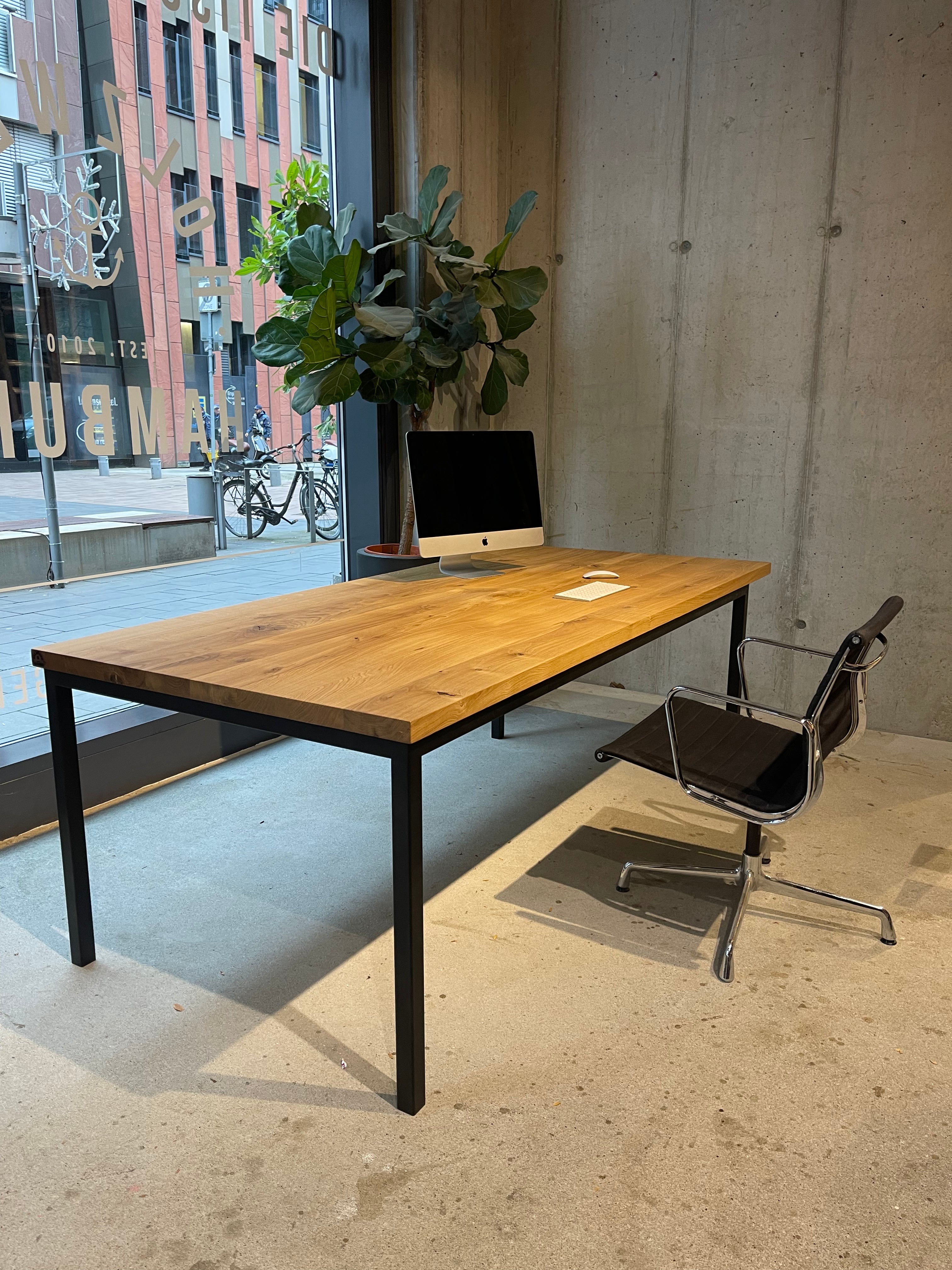 Schreibtisch aus Massivholz Eiche