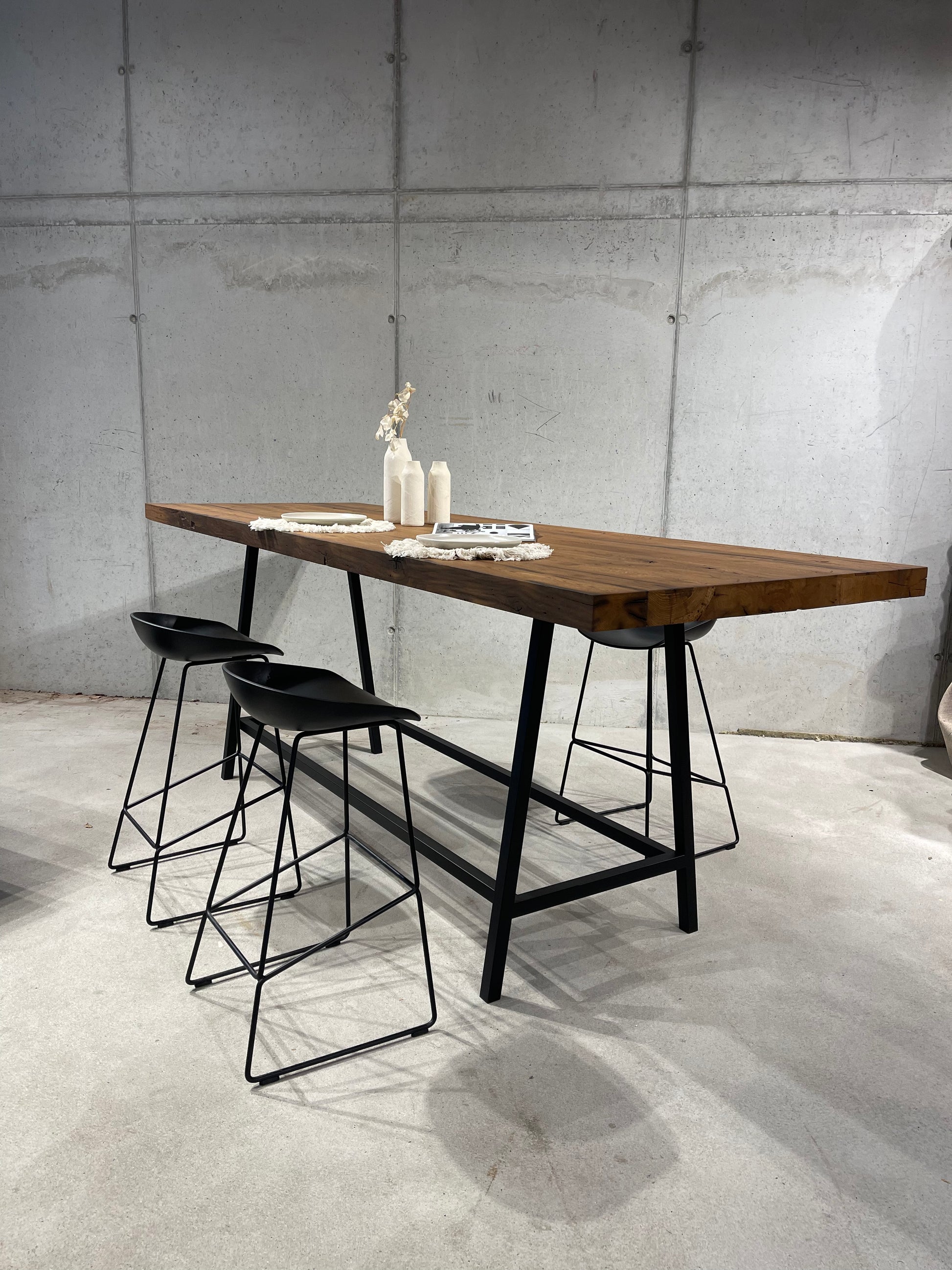 Hochtisch | Bartisch von der Hamburger Manufaktur Holzwerk Hamburg 