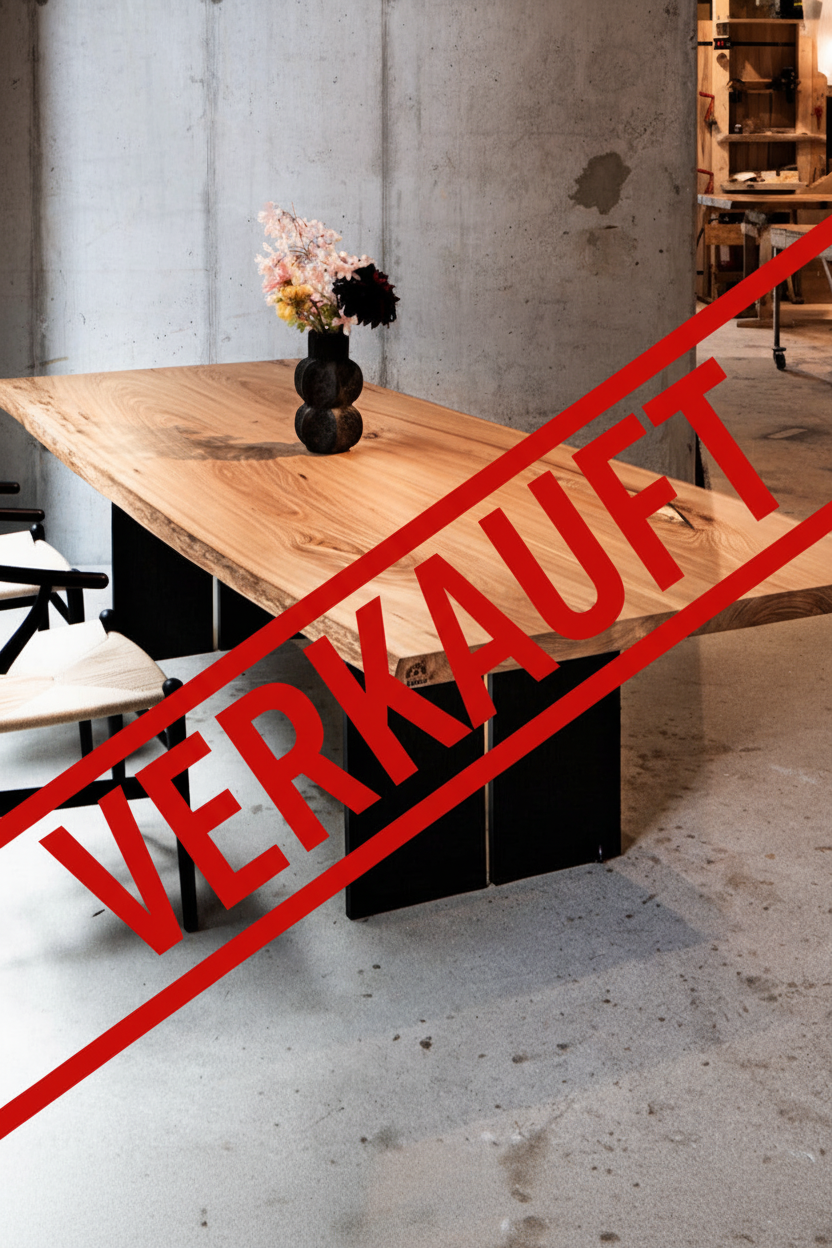 Butterfly Esstisch aus Ulmenholz von Holzwerk Hamburg, rechteckiger Tisch mit massiver Holzoptik, gepflegte Oberfläche und naturbelassenes Design