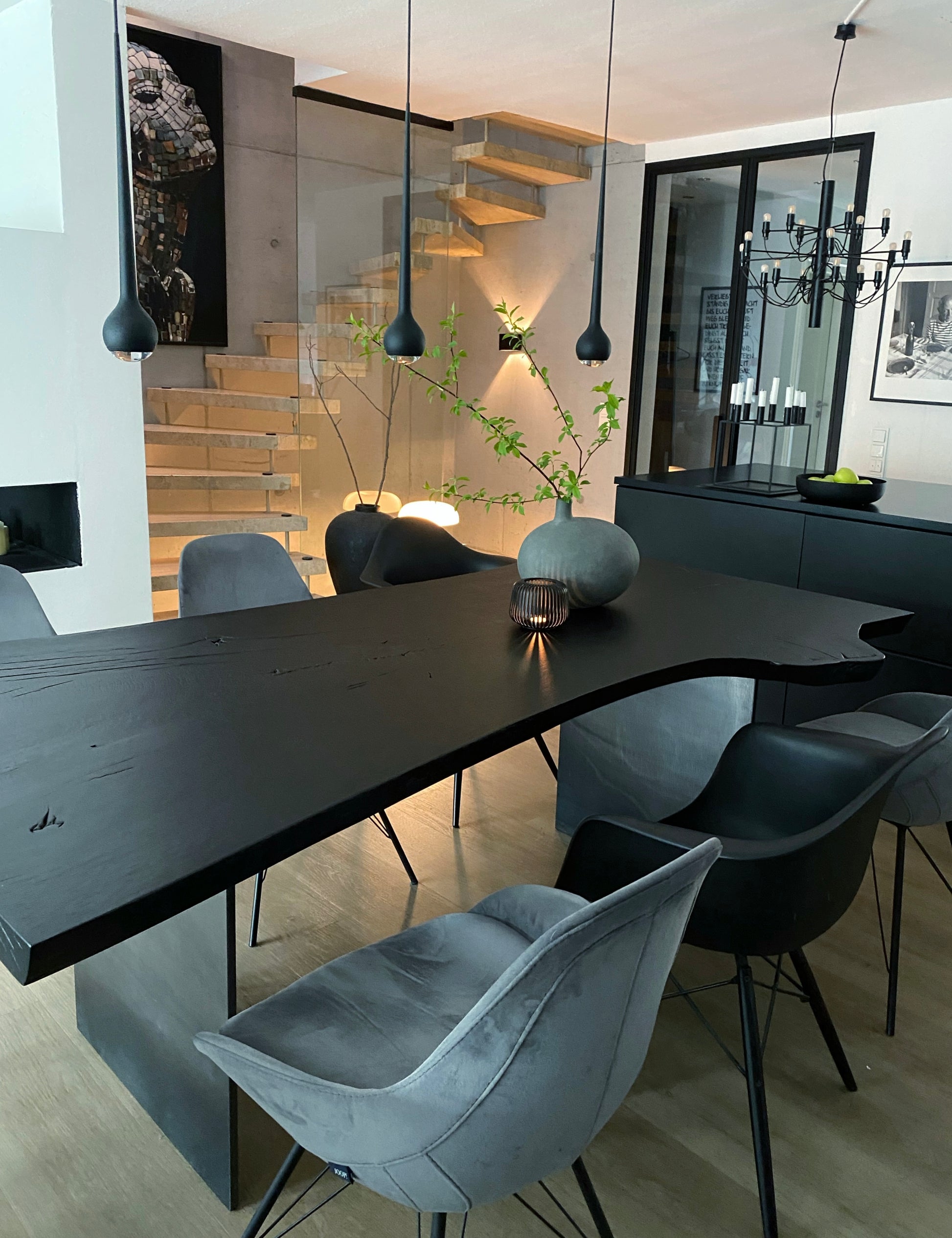 Besonderer Esstisch Eiche Massivholz schwarz