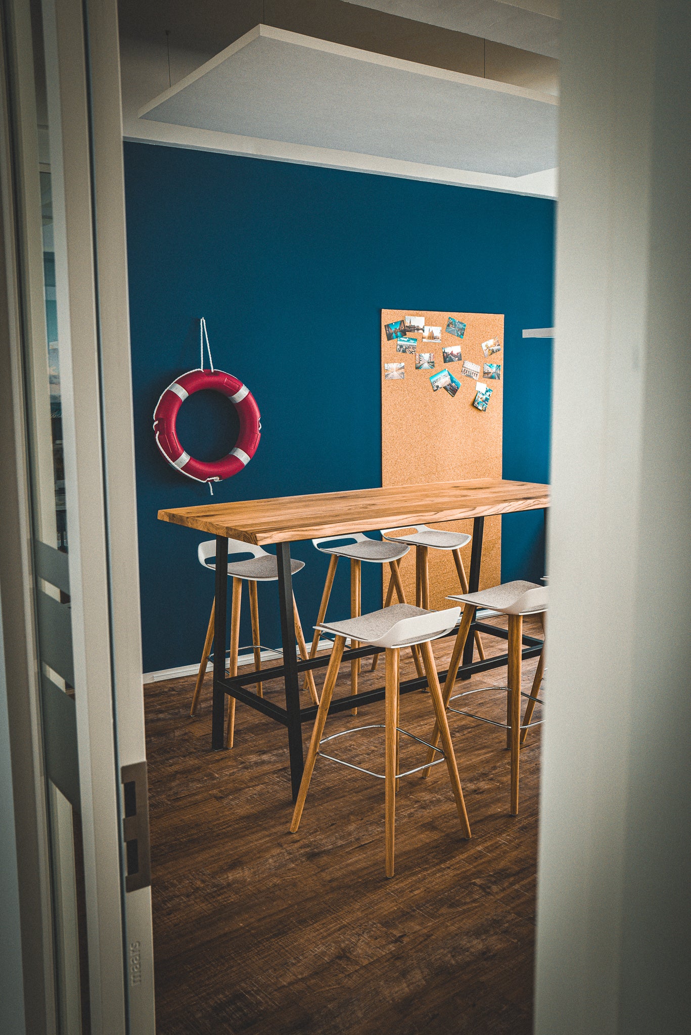 Bartisch nach Maß | Hochtisch individuell Massivholz und Metall