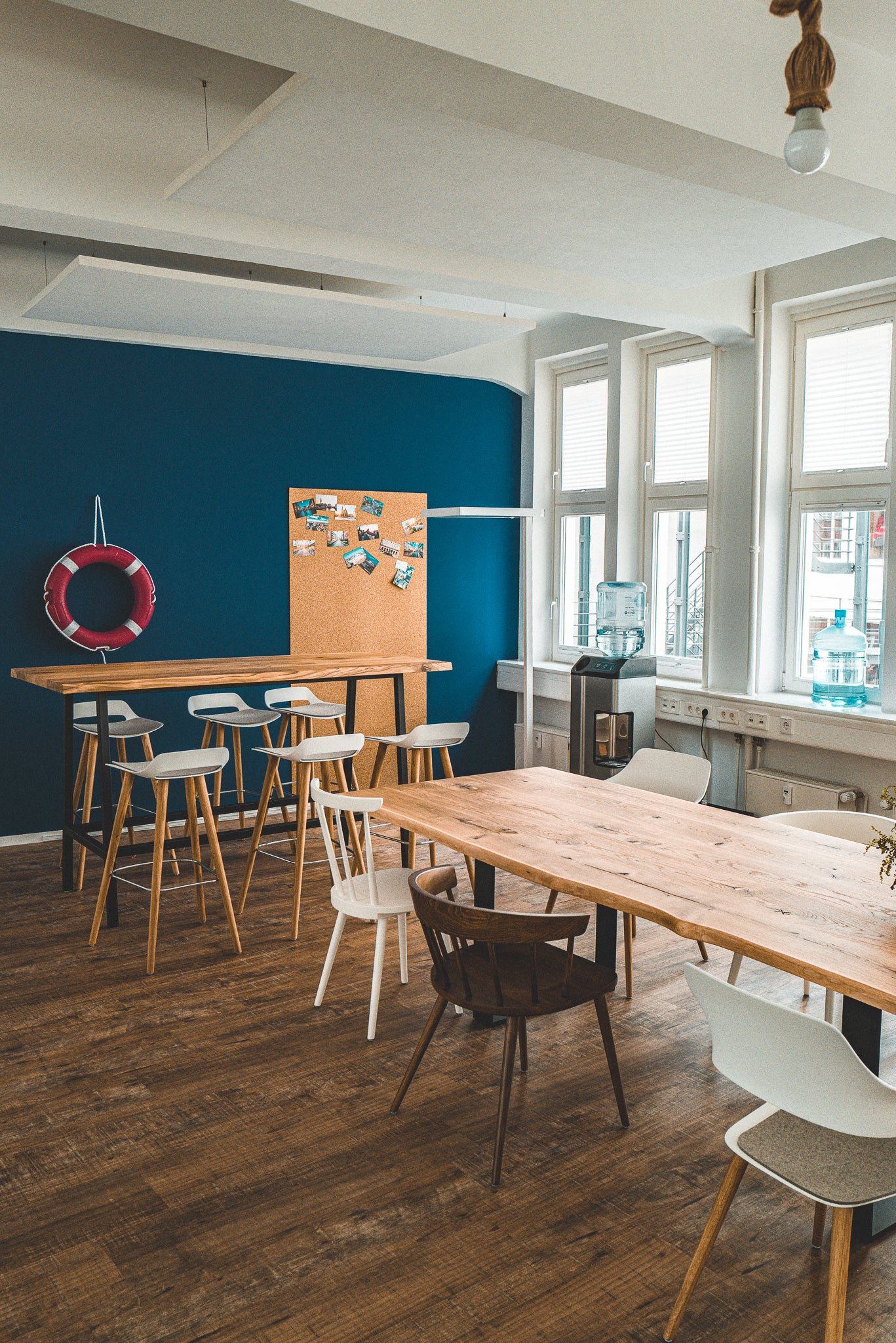 Besprechungstisch als Hochtisch | Bartisch aus Holz und Metall